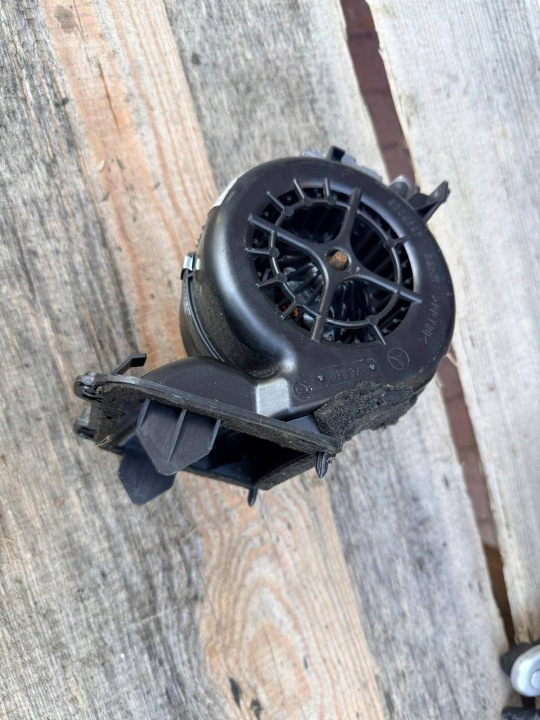 Puhaltimen vastus Mercedes Benz W251 W163 2208209210
