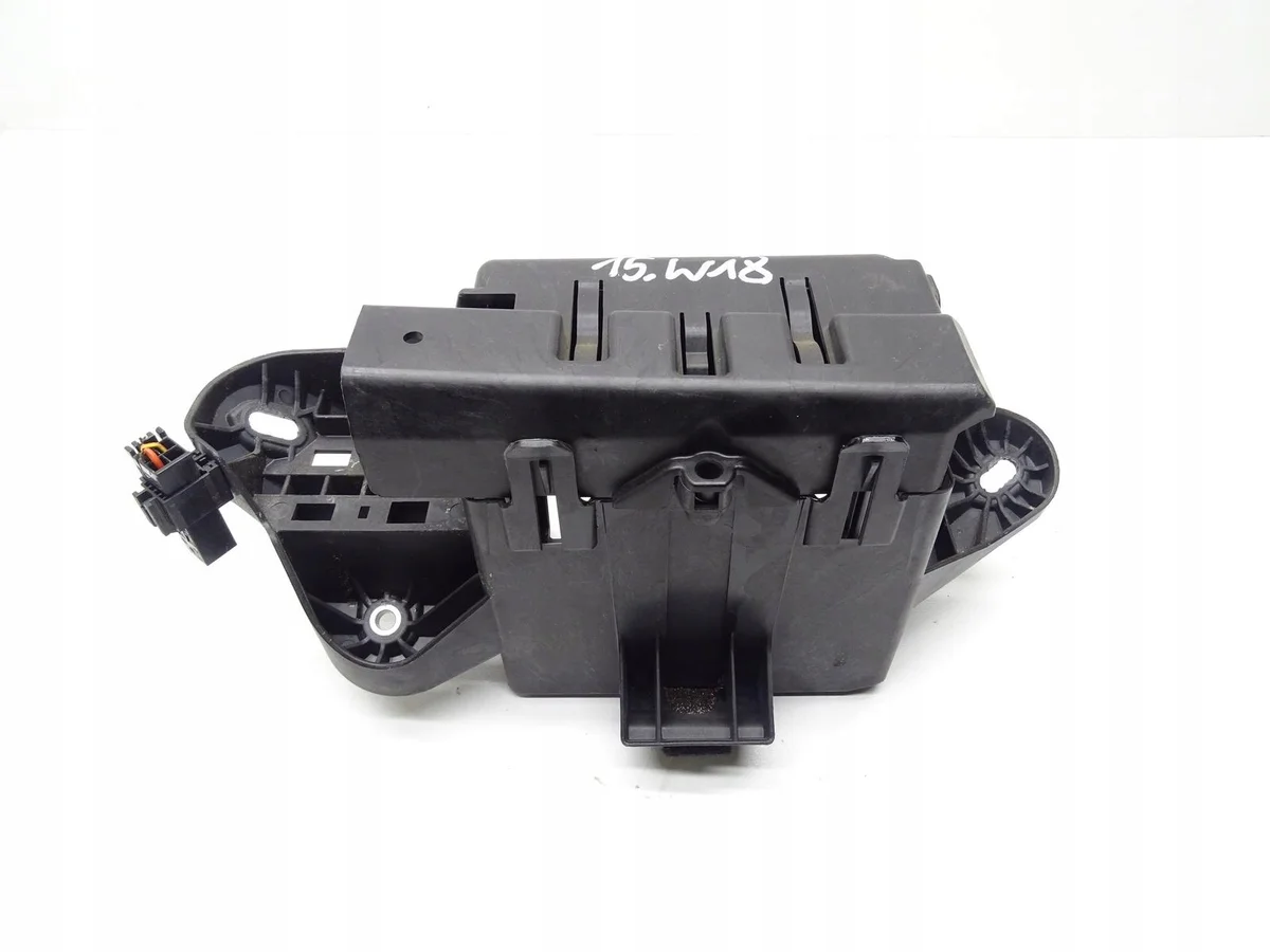Boîtier batterie A2465450840 Mercedes W246 Classe B