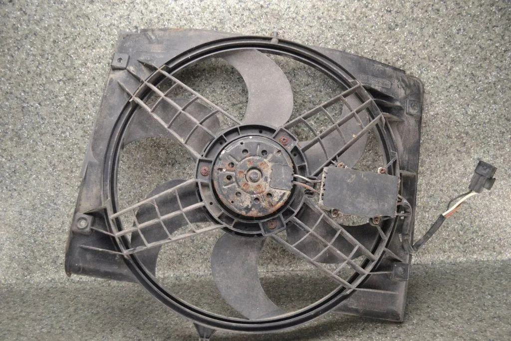 Module de Contrôle de Ventilateur BMW E46 320D image 2