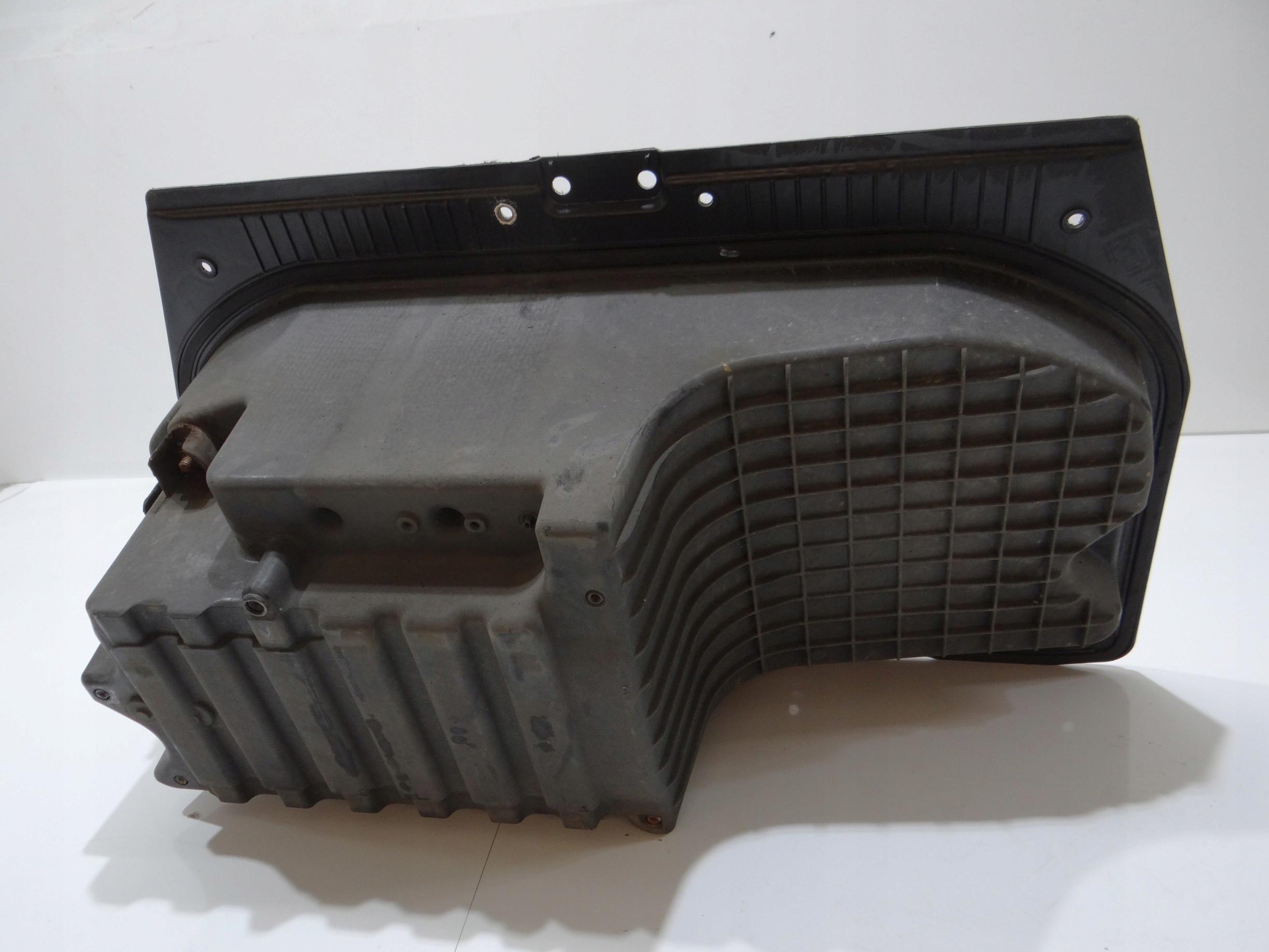 BMW E84 X1 Tavaratilan Pohjainsertti OEM 2990101 - Käytetty