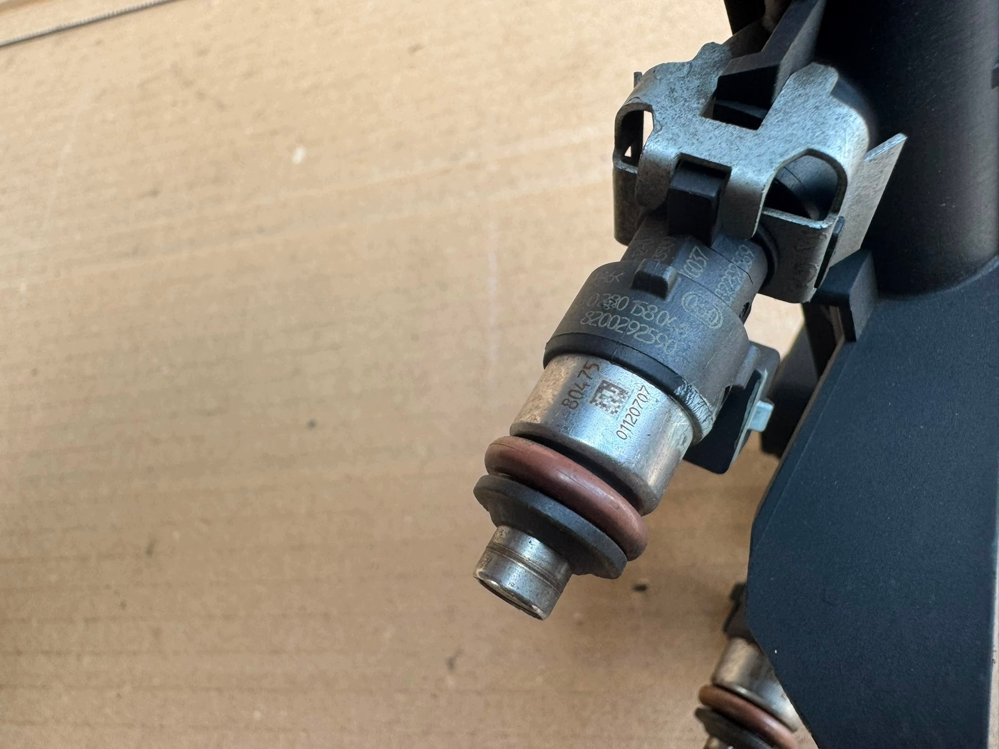 RENAULT CLIO III 07 R 1.2 Rampe d'injection Ensemble OEM image 5