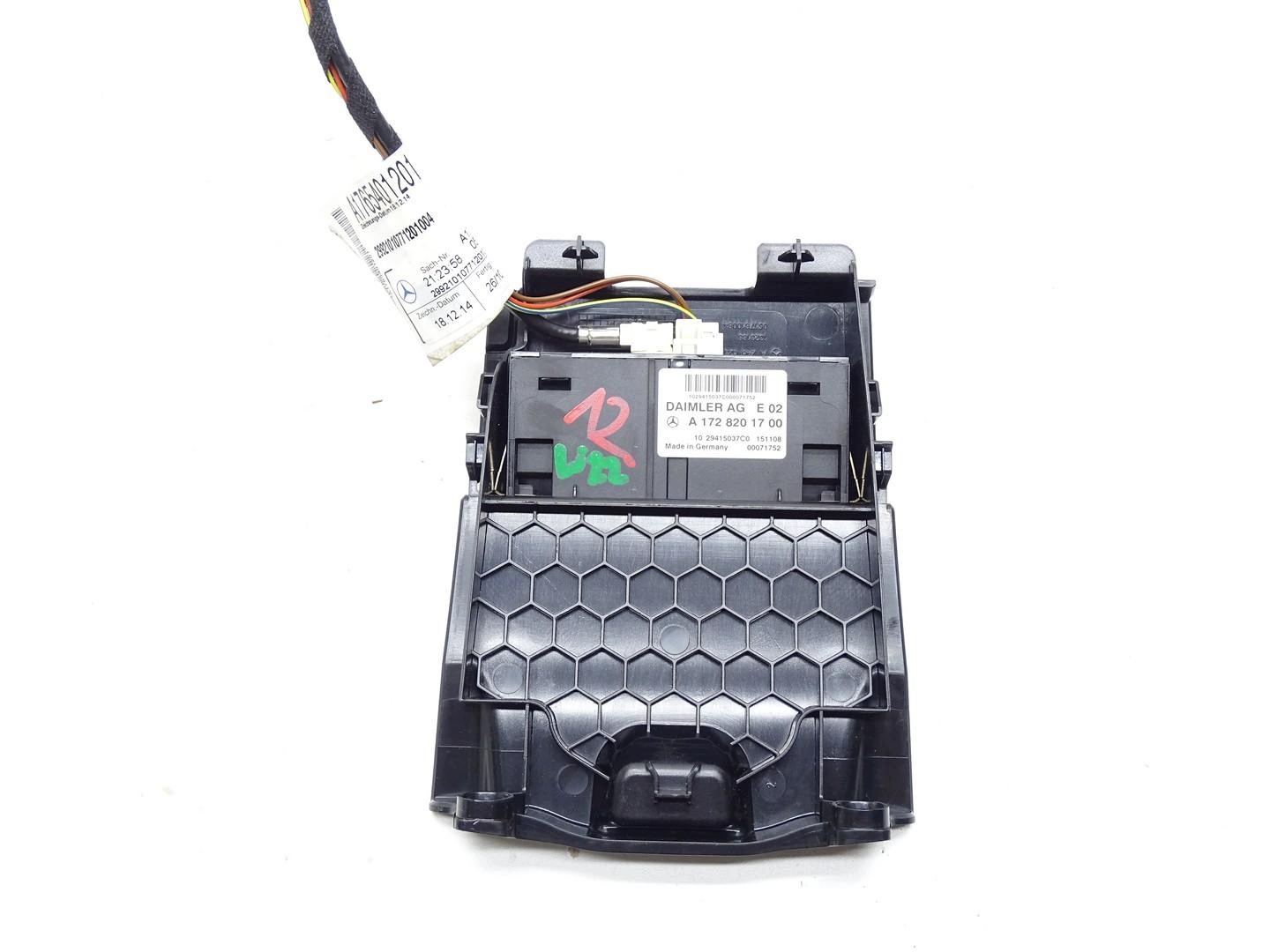 Enchufe Puerto USB Audio OEM A1728201700 Mercedes image 3