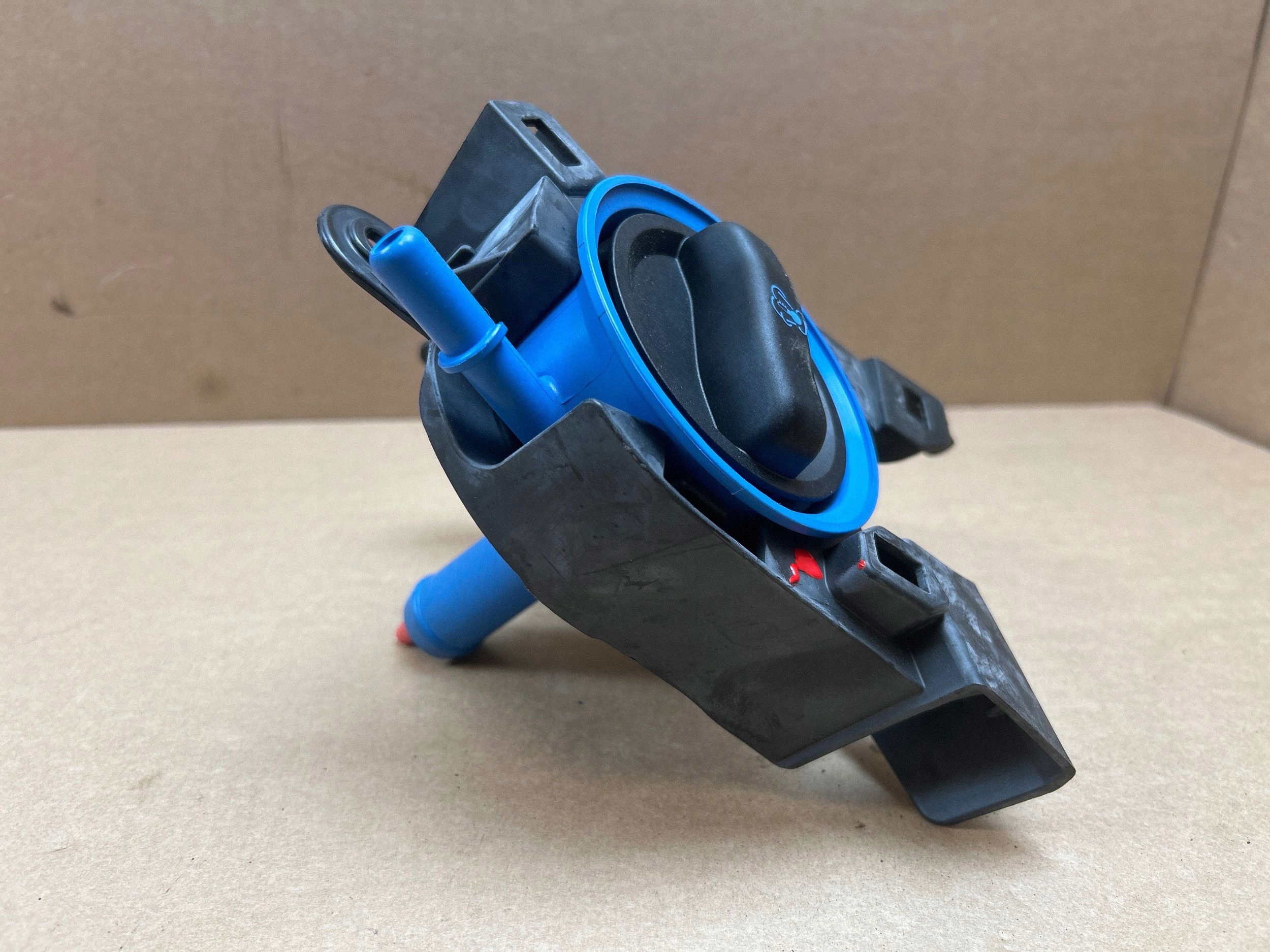 Porsche OEM 98155137702 polttoainekorkki Boxsterille image 3