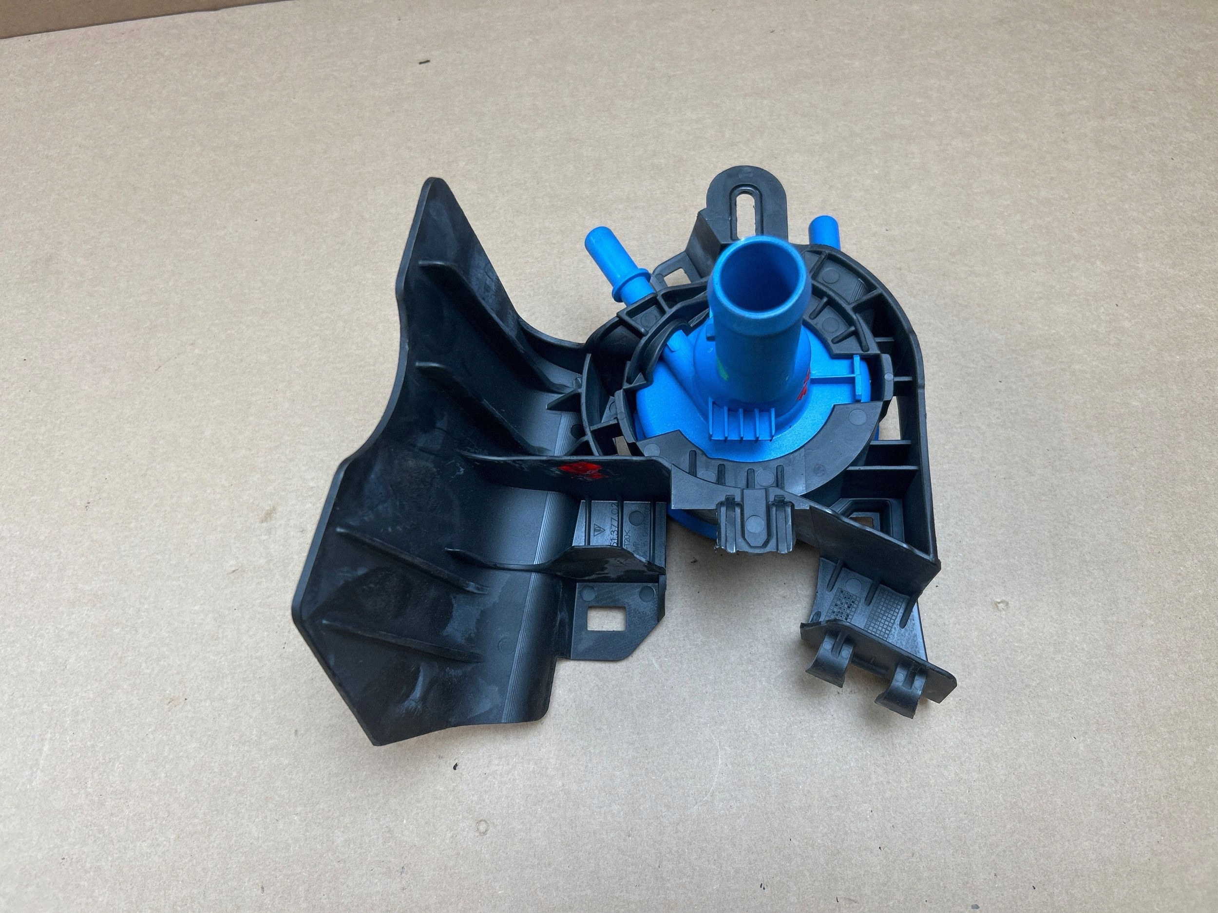 Porsche OEM 98155137702 polttoainekorkki Boxsterille image 6