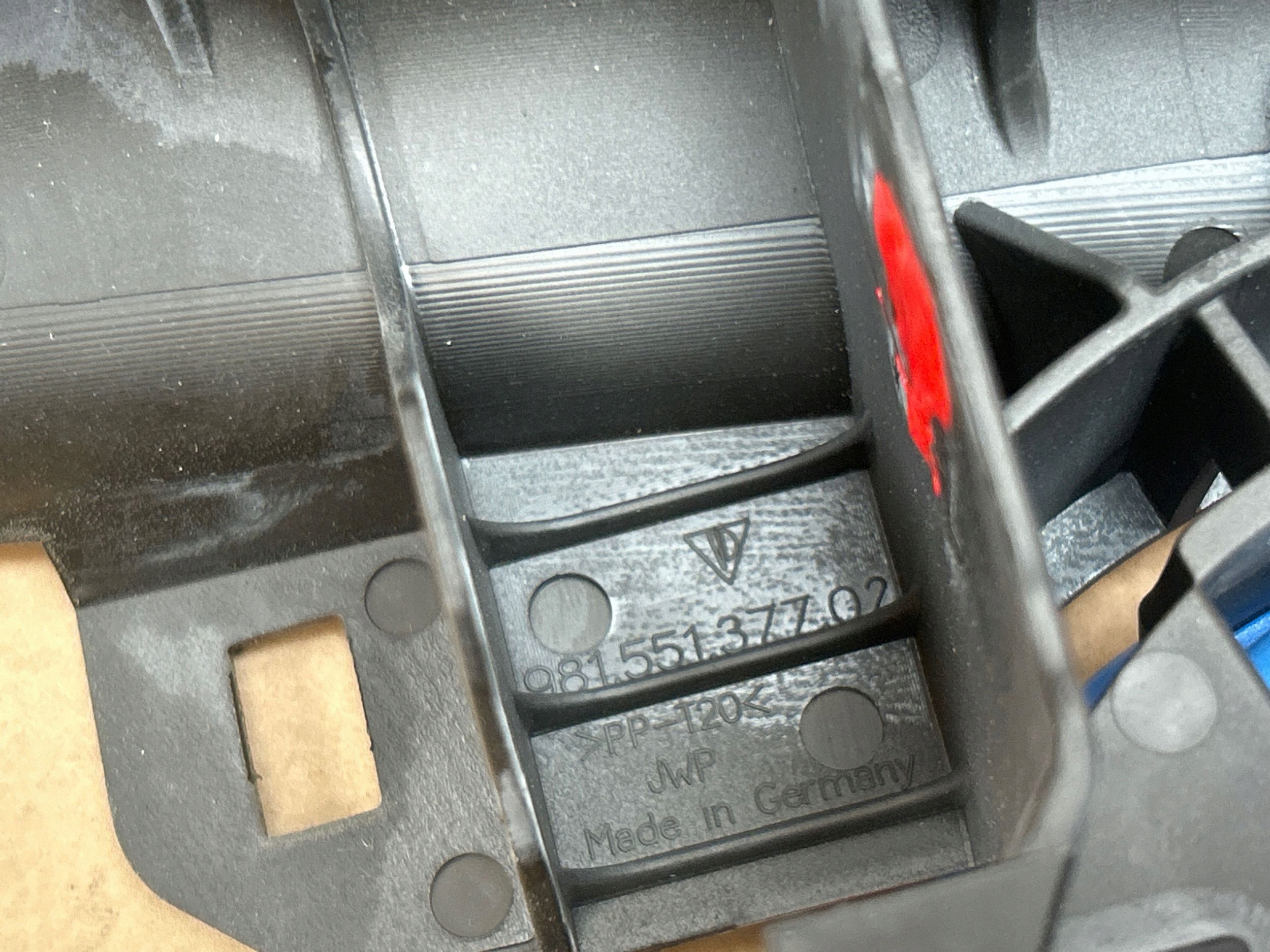 Porsche OEM 98155137702 polttoainekorkki Boxsterille image 7