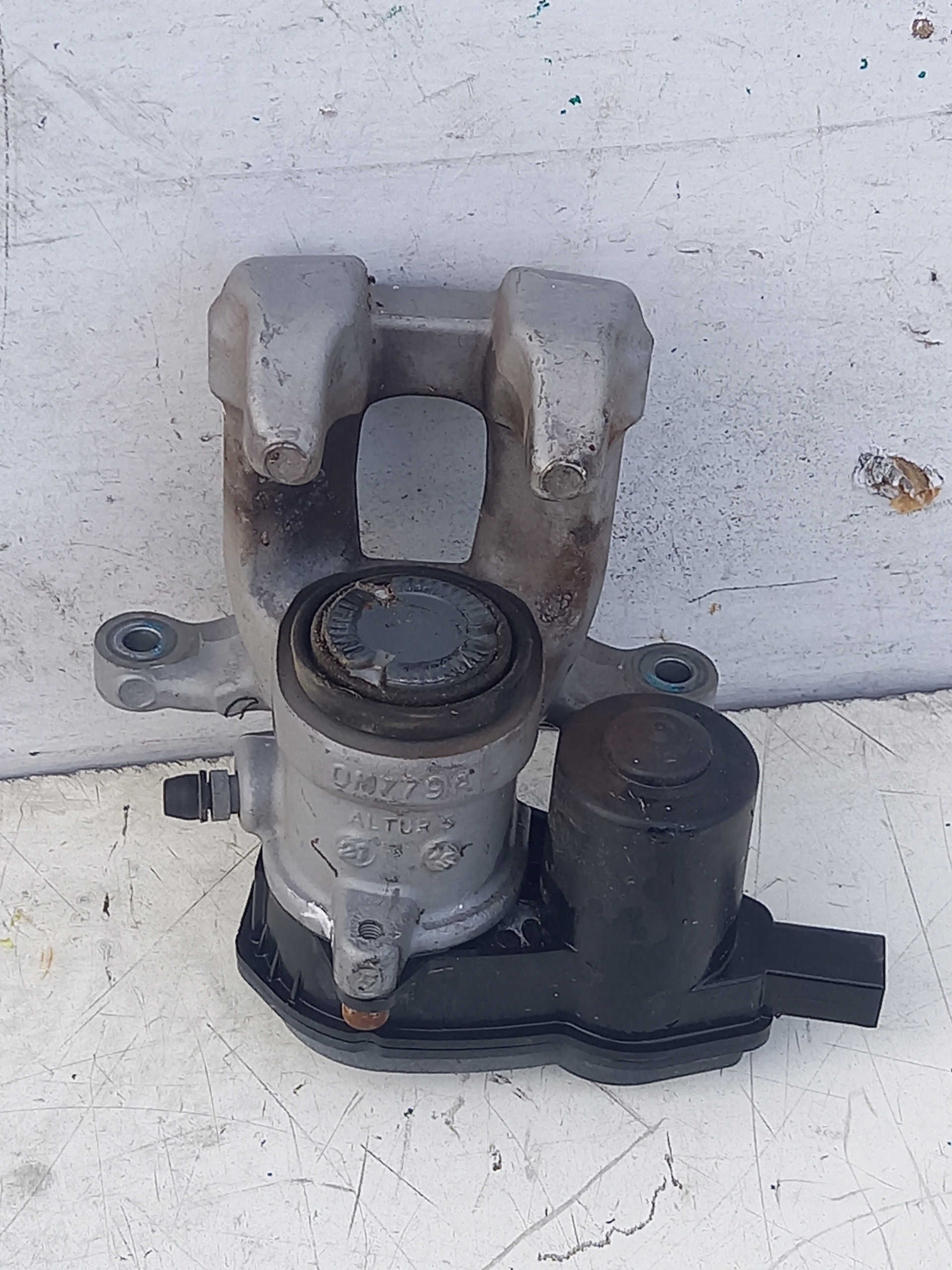 Brake caliper left rear Citroen C4 III 9842295280