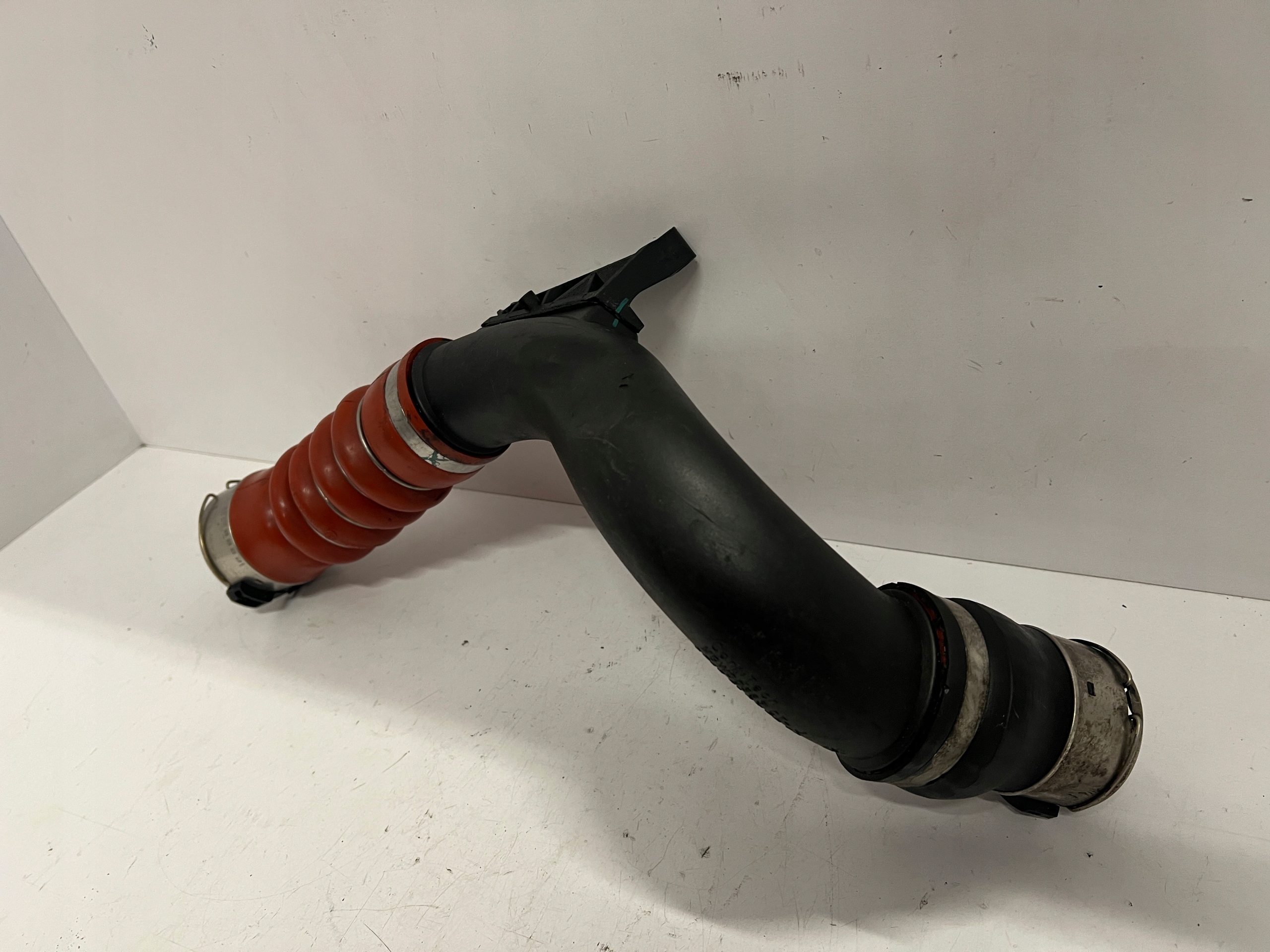Välijäähdyttimen putki MINI F54 F55 F56 F60 BMW F39 F48 F45