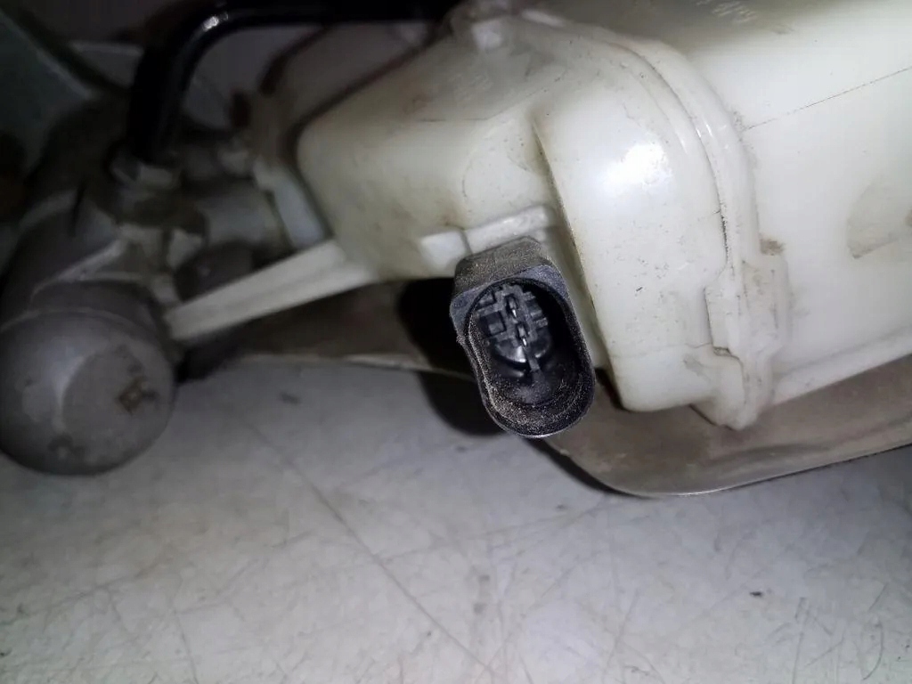 Cilindro de travão VW OEM 02048644P9 - Peça usada image 5