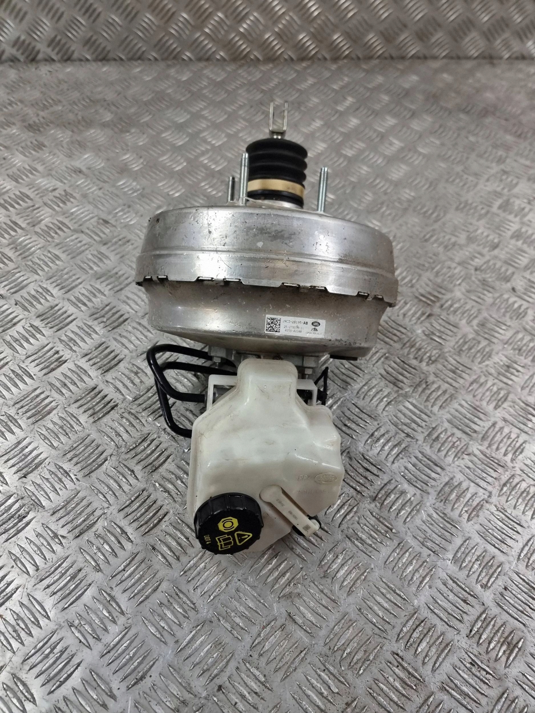 Cilindro de freno J9C32B195AB para Jaguar F-PACE image 2