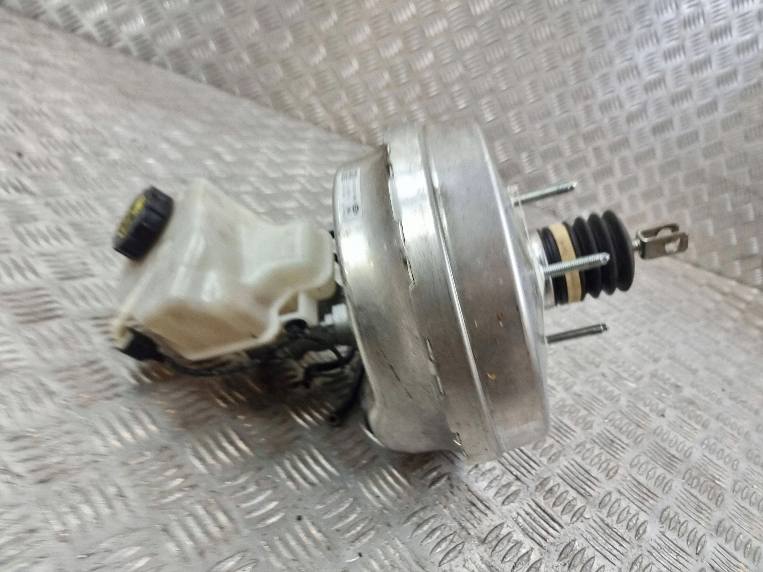 Cilindro de freno J9C32B195AB para Jaguar F-PACE image 3