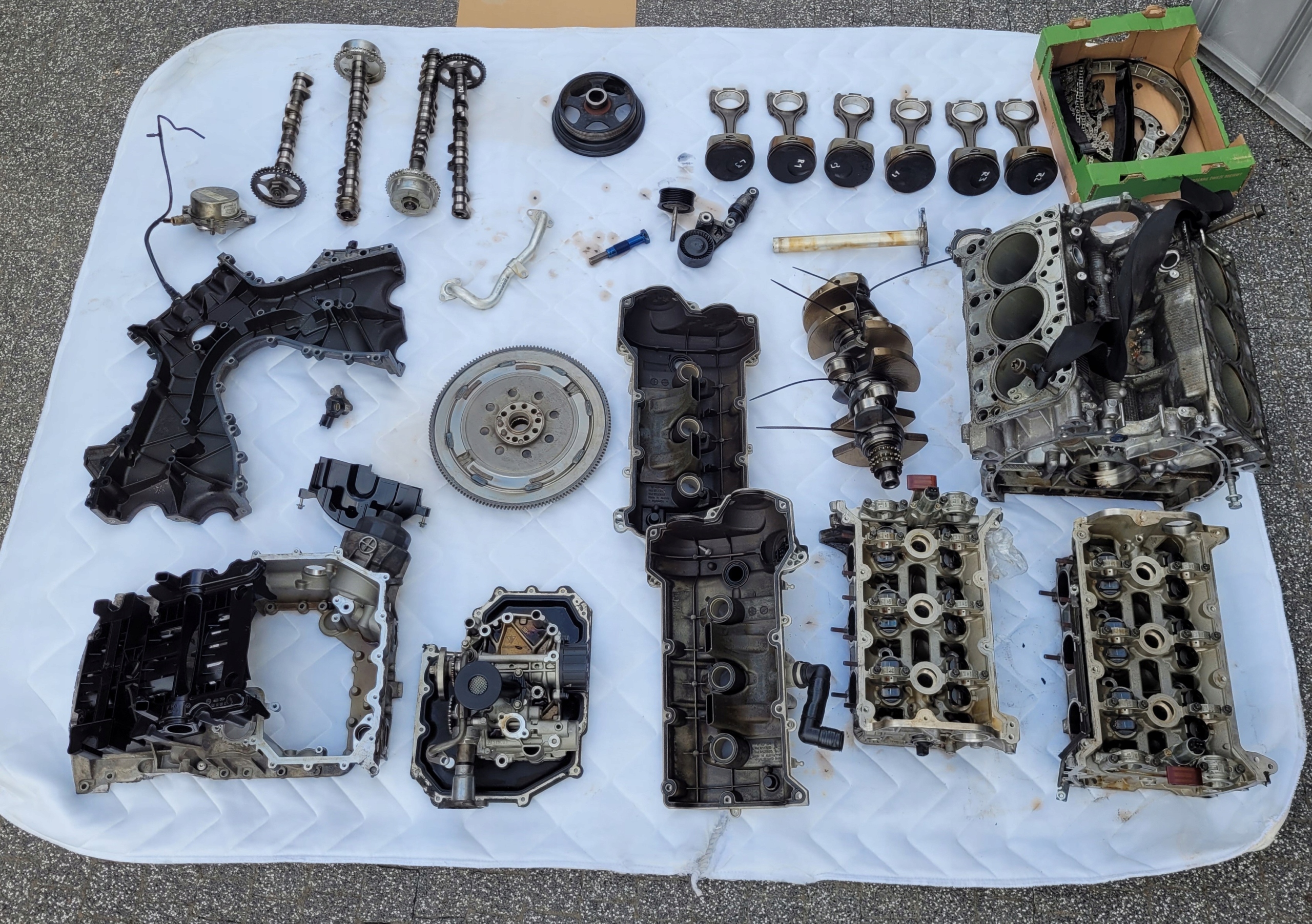 Peça motor Porsche OEM 94610703120 - Usado image 4