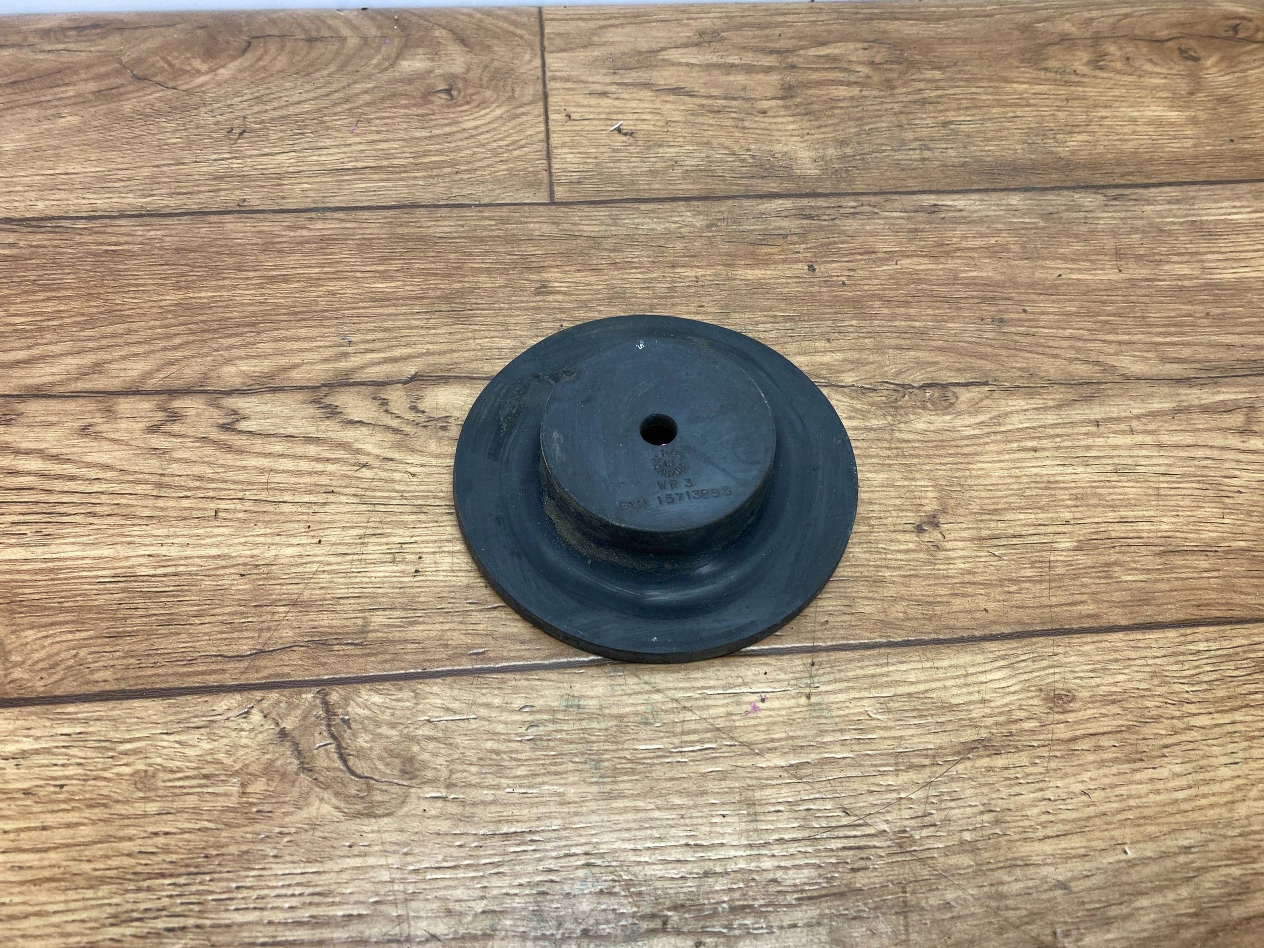 Cadillac Escalade IV Takaosan jousituksen istuin OEM 15713853