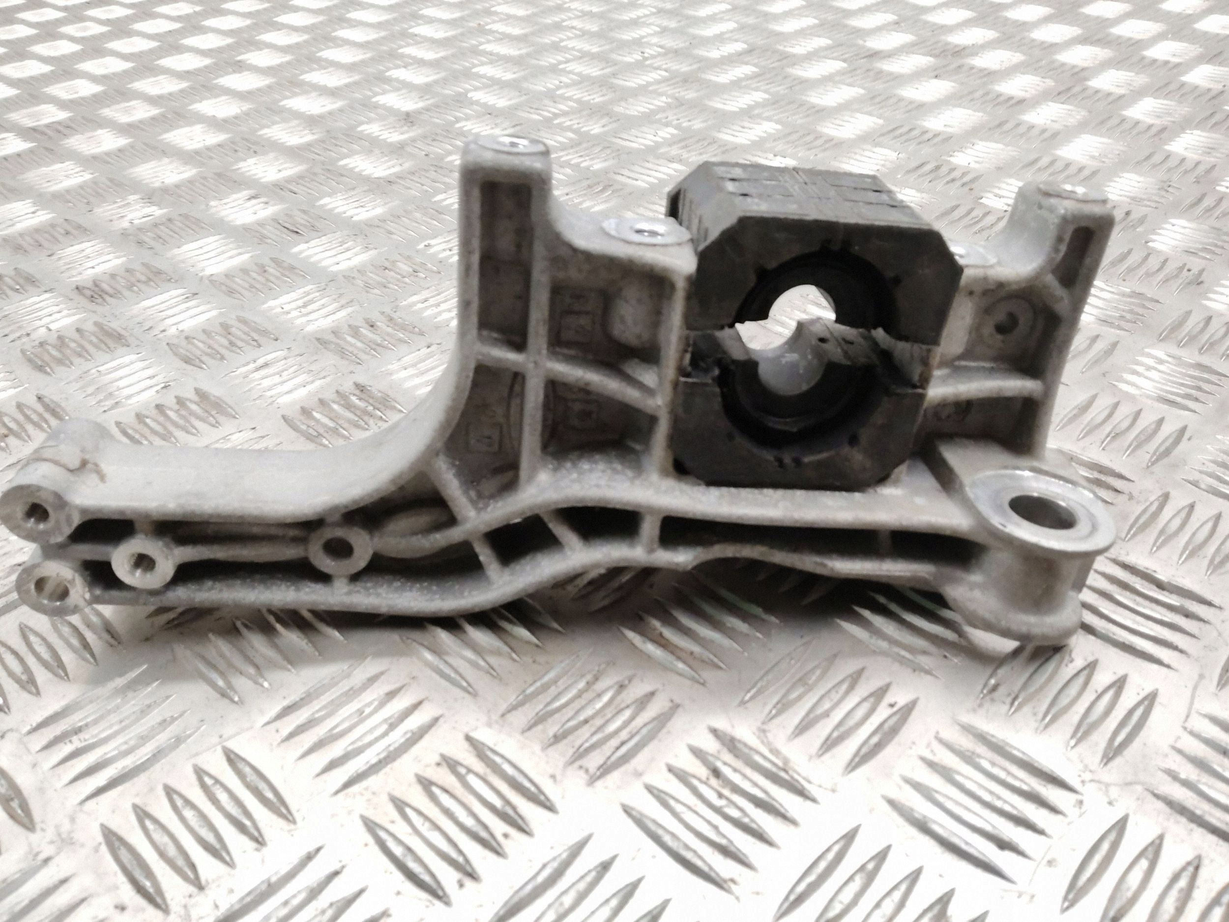 OEM 9J1413358A Front Stabilizer Mount - Right Side image 2