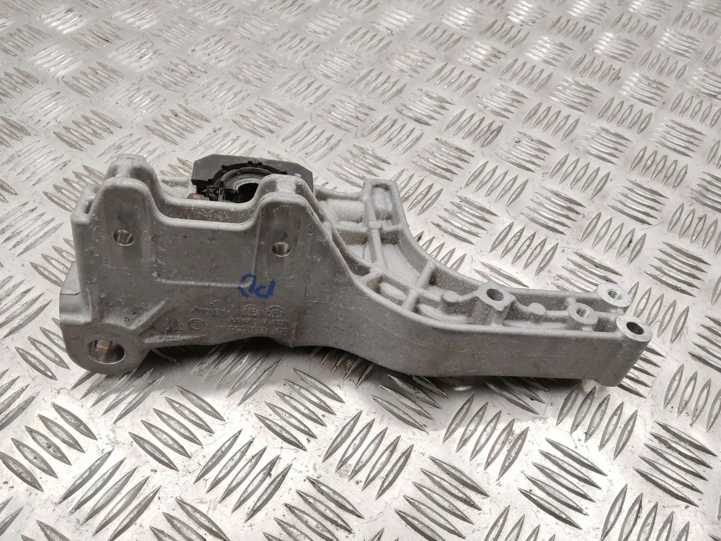 OEM 9J1413358A Front Stabilizer Mount - Right Side image 3