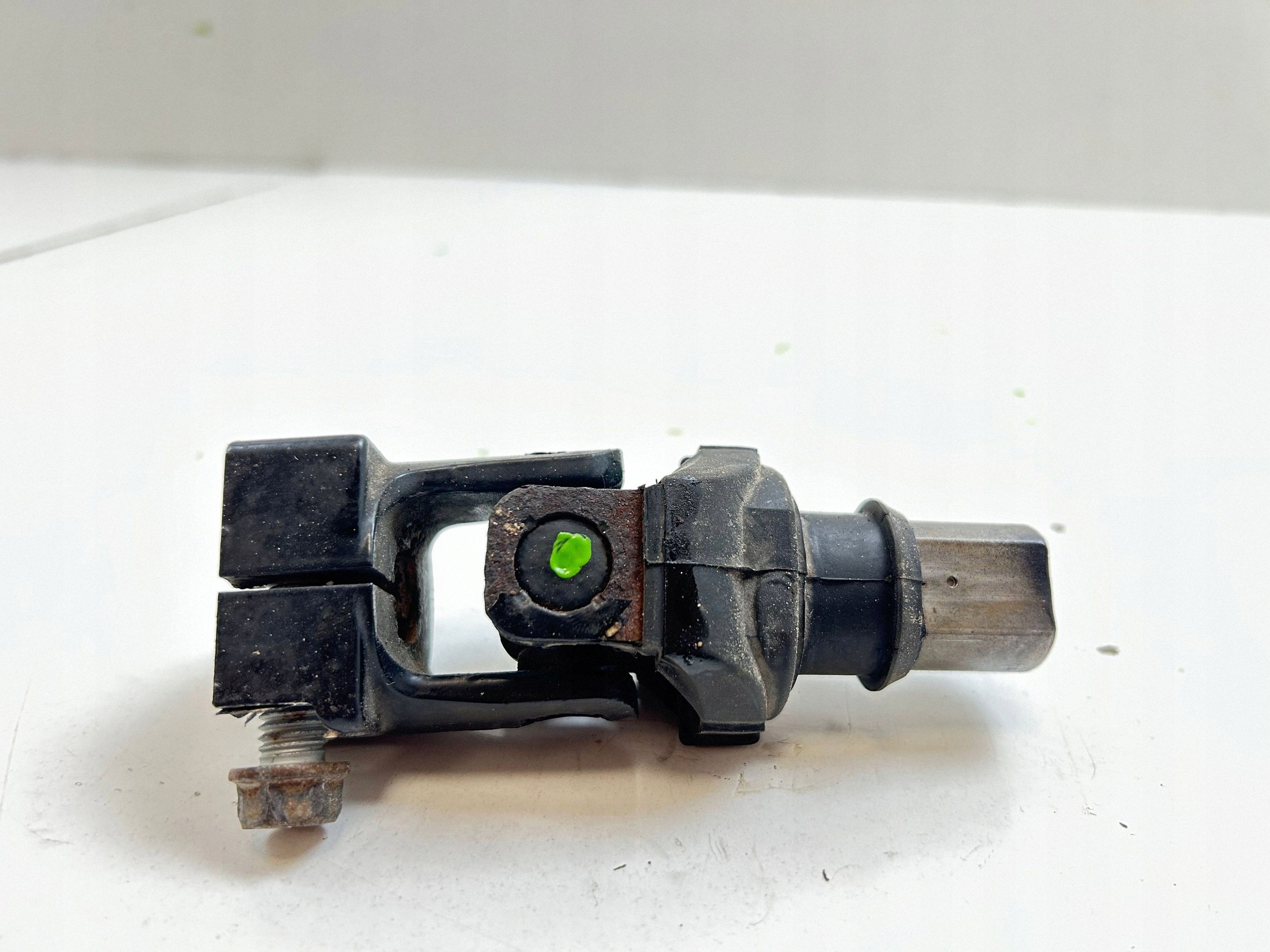 2008 Dodge Nitro Joint Universel Arbre de Transmission / Croix image 4