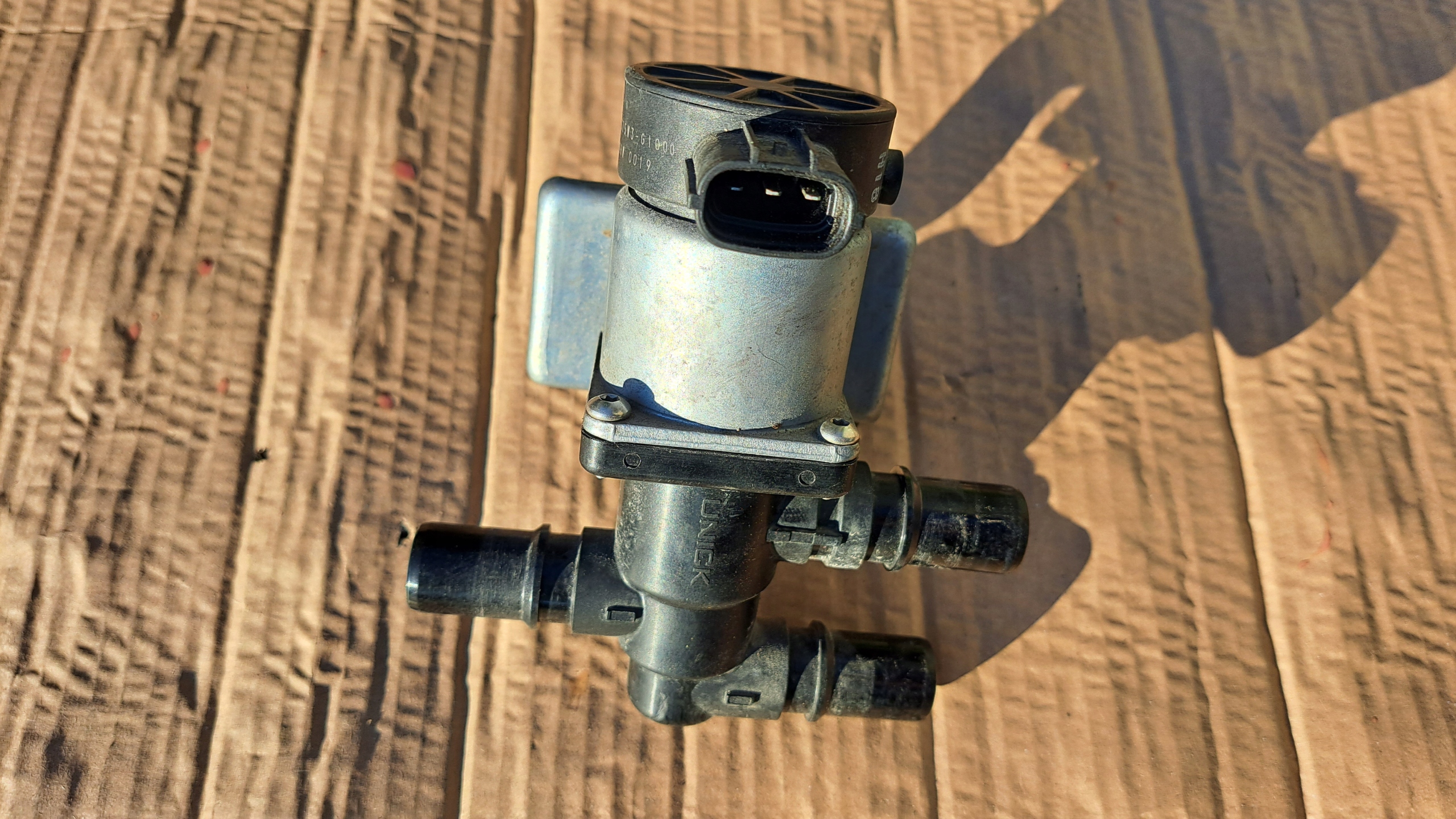 OEM 375W3-GI000 kolmitieventtiili putkineen KIA EV6