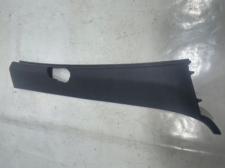 A9606924201 MERCEDES-BENZ Pilarin suojus A, oikea