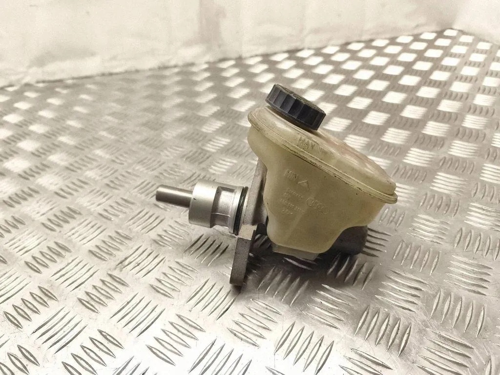 Käytetty jarrusäiliö OEM 4D0611301E Audi A8 D2:lle