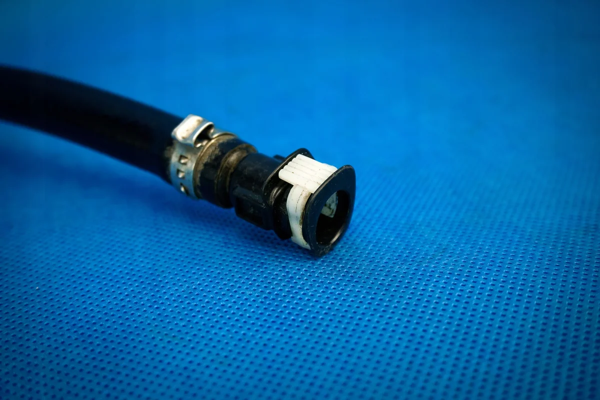 Audi A7 pesurin letku 4G8955667A