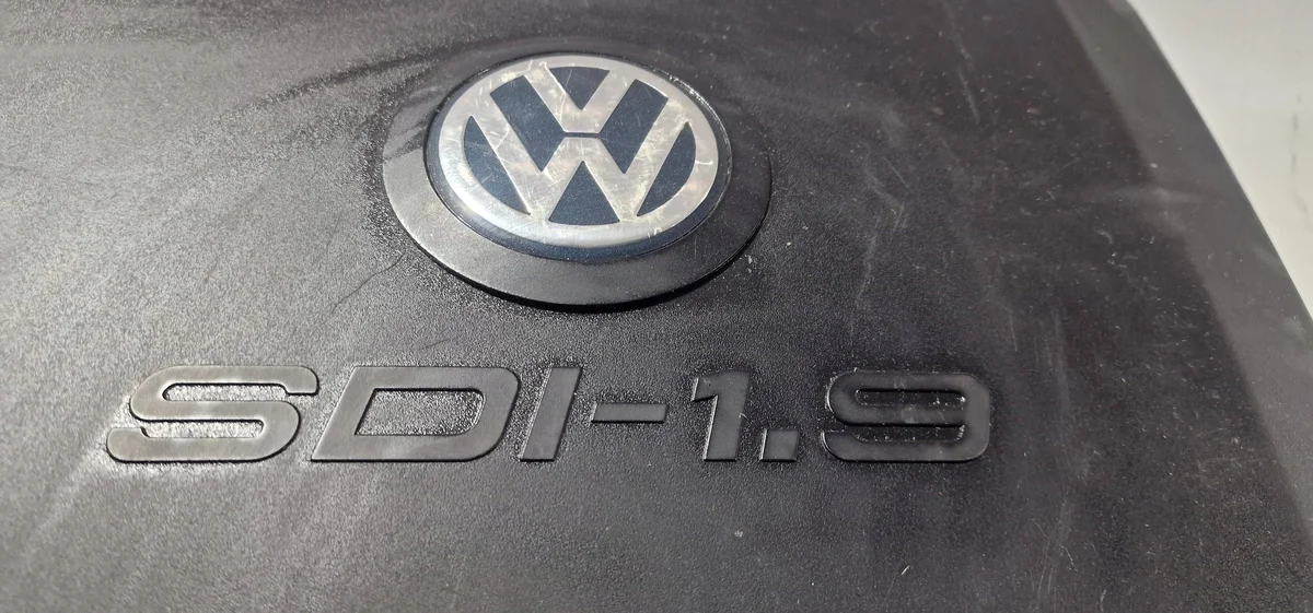 Volkswagen 038103925L Moottorin suojakansi