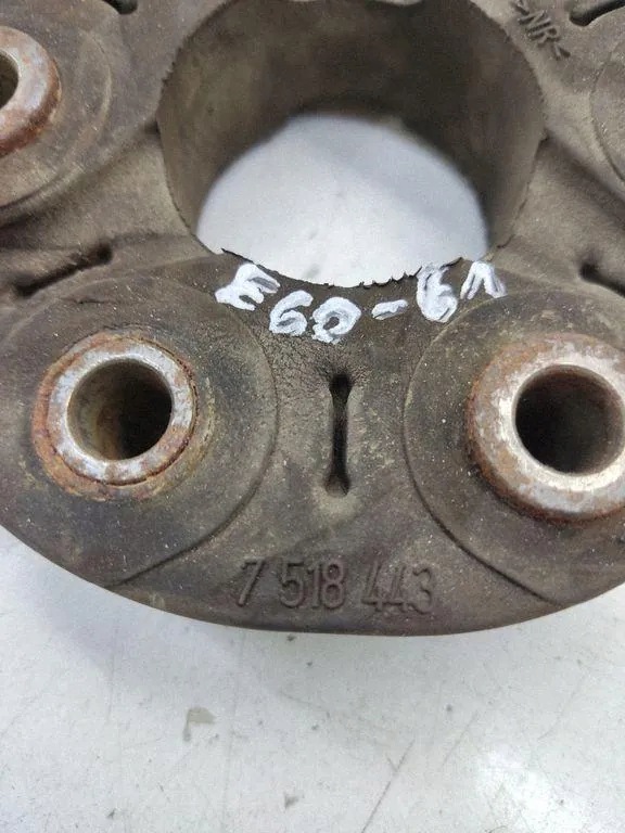 BMW E60 E90 E92 Liitoskumit 7518443 image 3
