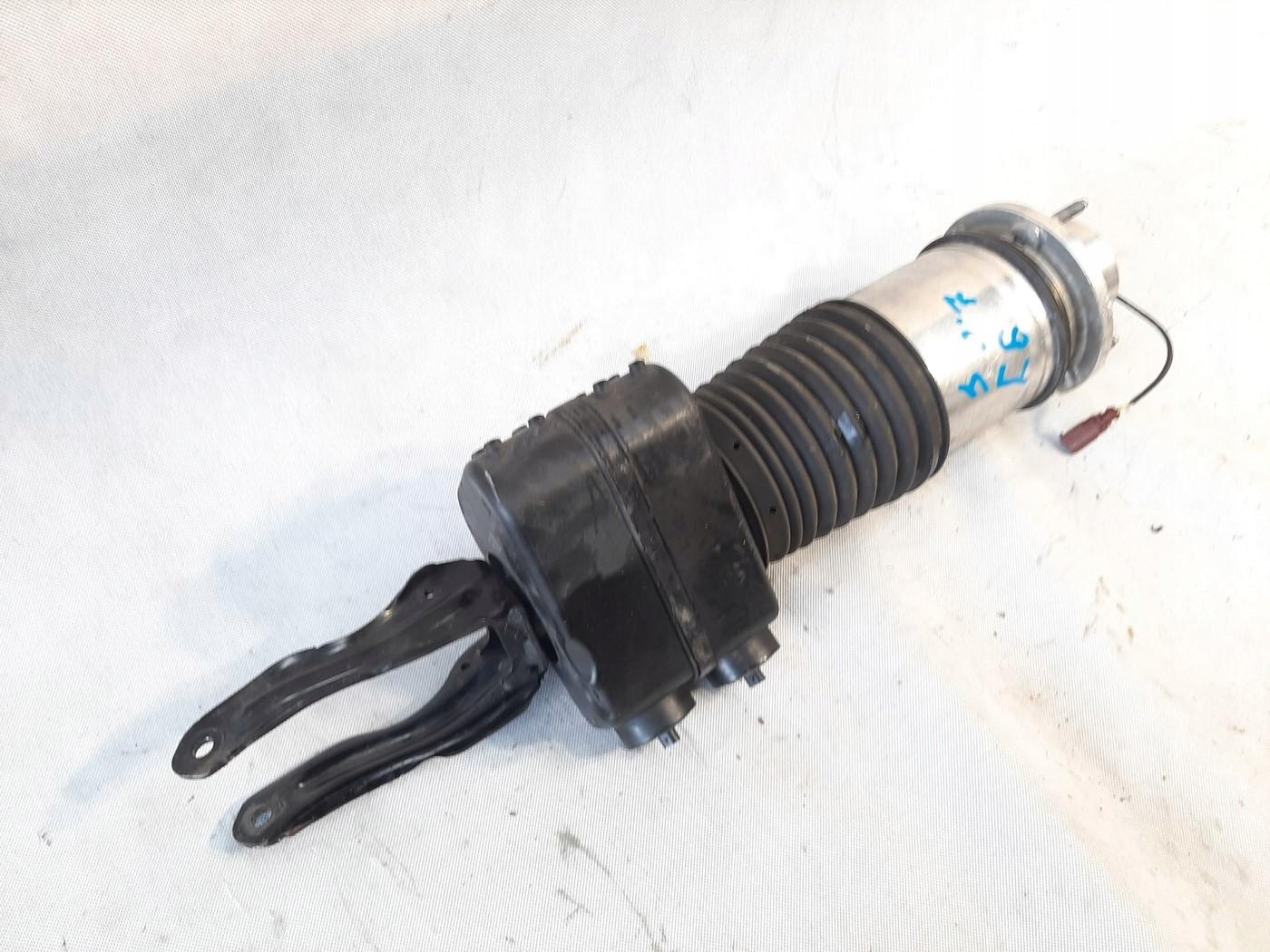 Porsche Taycan etuoikea turvatyyny OEM 9J1616038E