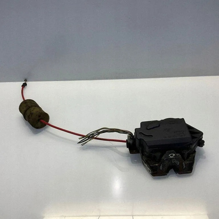 Mercedes-Benz ML W164 2010 Serrure de hayon image 2