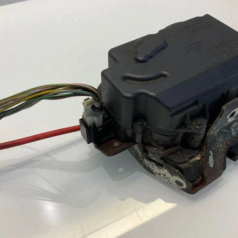 Mercedes-Benz ML W164 2010 Serrure de hayon image 3