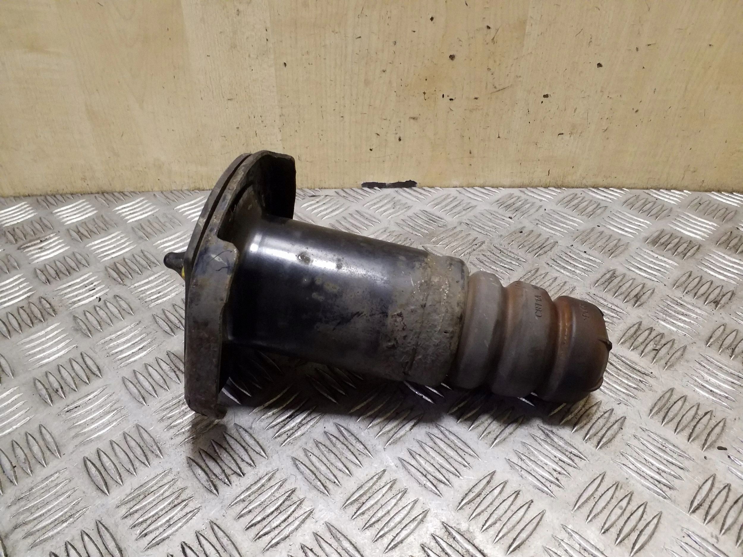 Volvo V70 2015 Heckstoßdämpfer OEM 6G915K570FAD image 4
