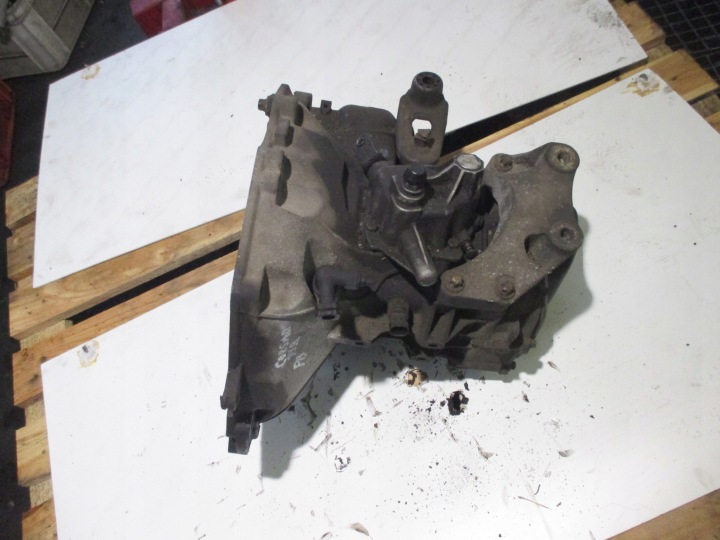 Vaihdelaatikko OPEL CORSA D 06- 1.4 16V F13
