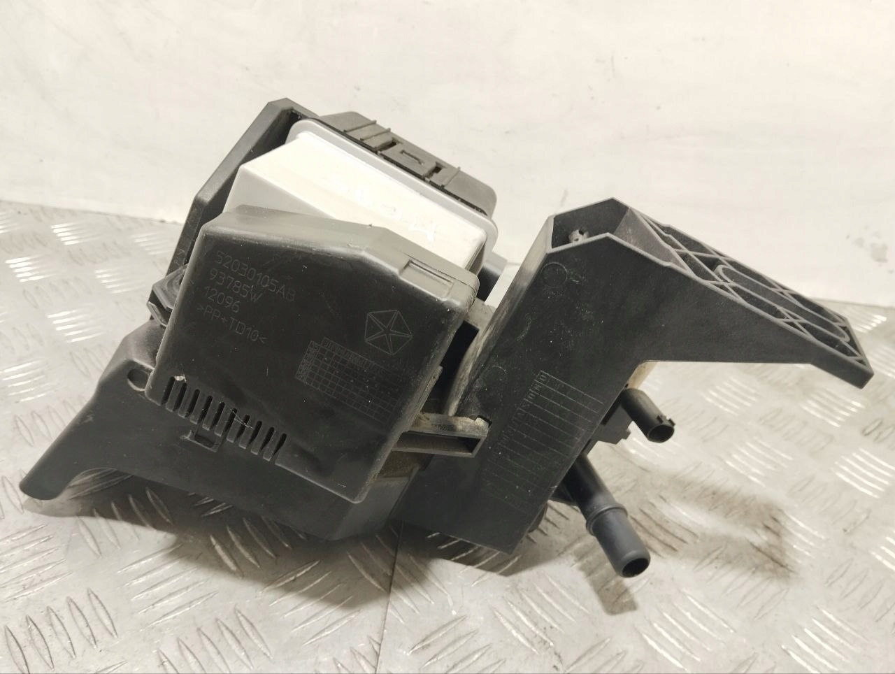 Électrovanne Chrysler Pacifica 2018 52030105AB image 4