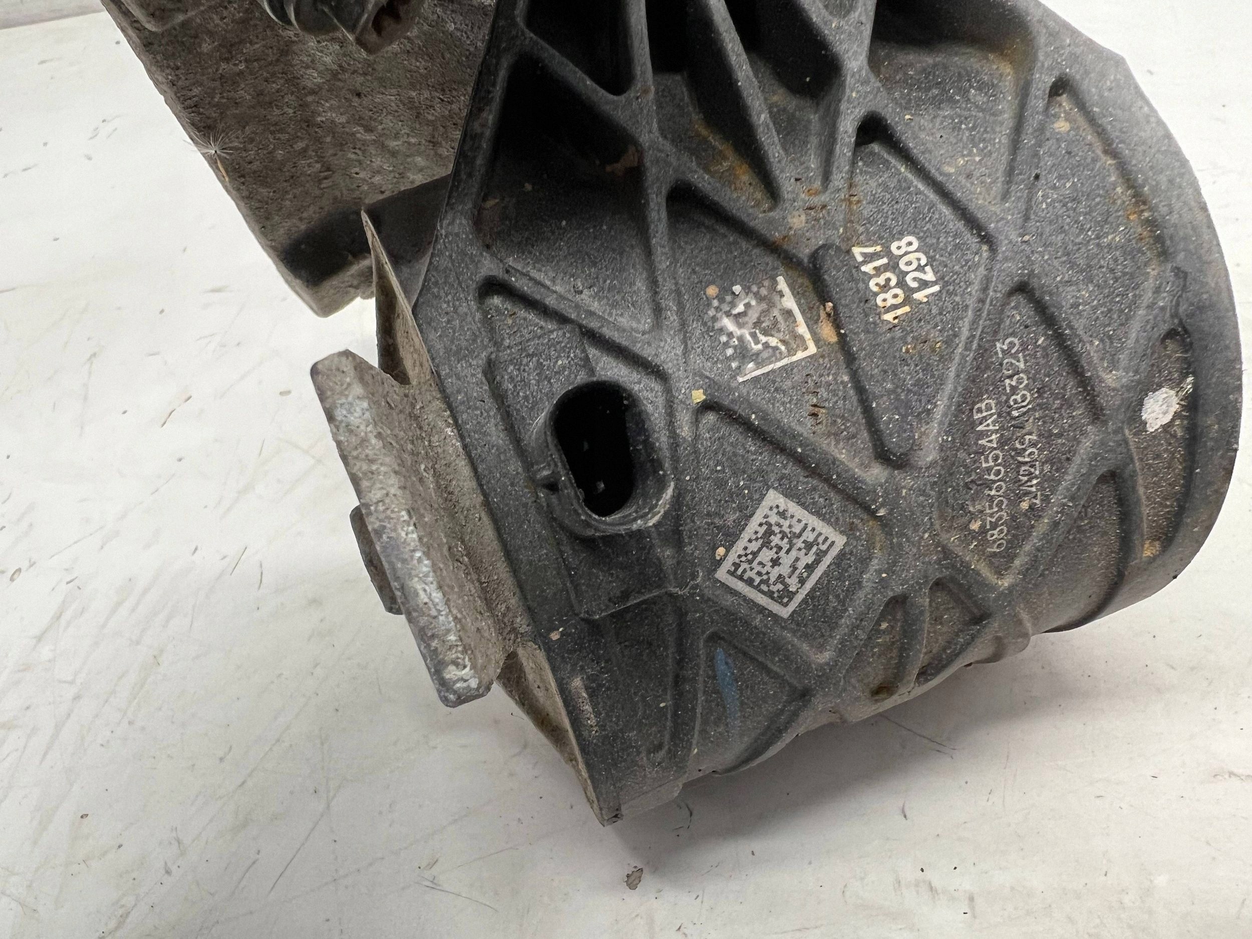 Dodge RAM 2019 Frontstoßdämpfer-Puffer OEM 68356654AB image 4