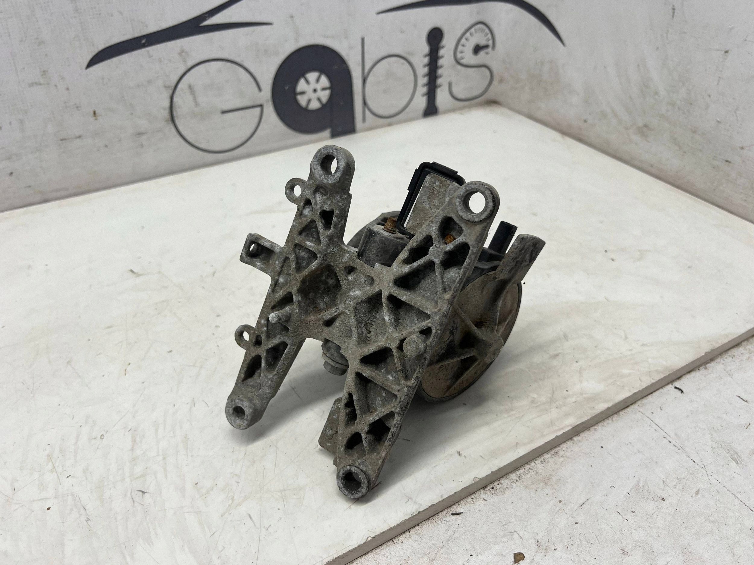 Dodge RAM 2019 Frontstoßdämpfer-Puffer OEM 68356654AB image 5