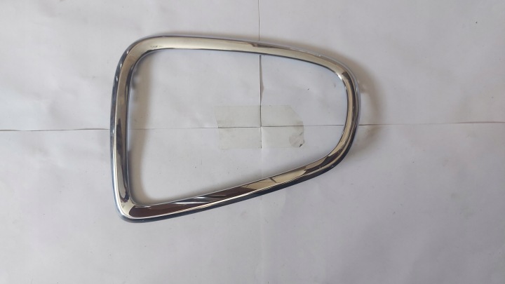 Kromilista lampunkehys vasen taka MINI R56 R57 R59 51132752243 2752243