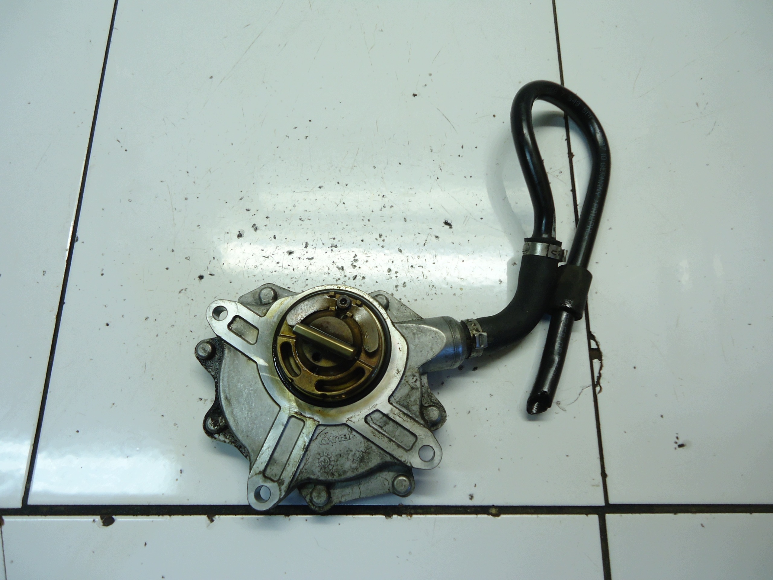 BMW 1 E87 Imupumppu OEM 7542498