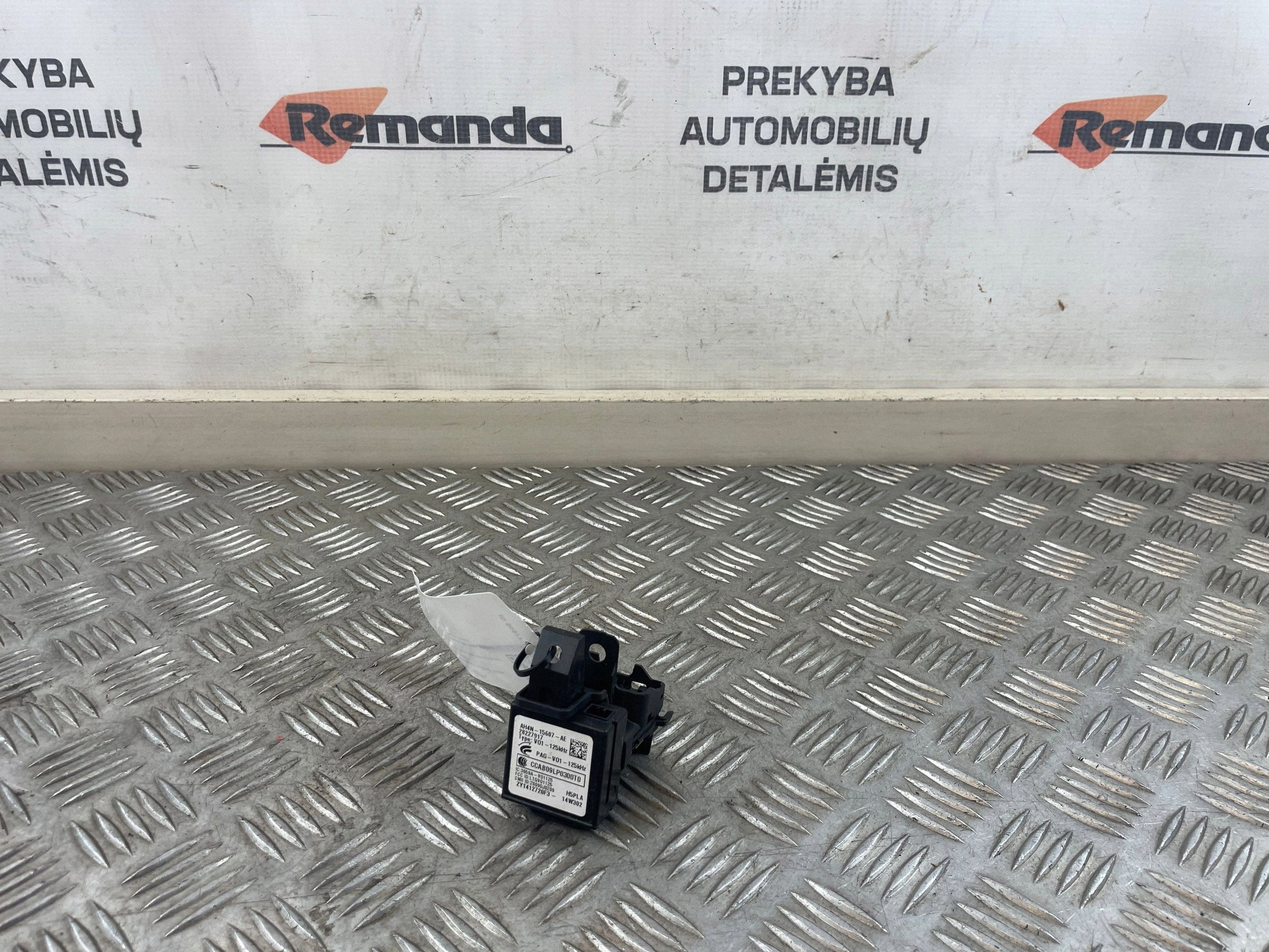 Interruptor de ignição OEM AH4N15607 para Volvo S60 II image 2
