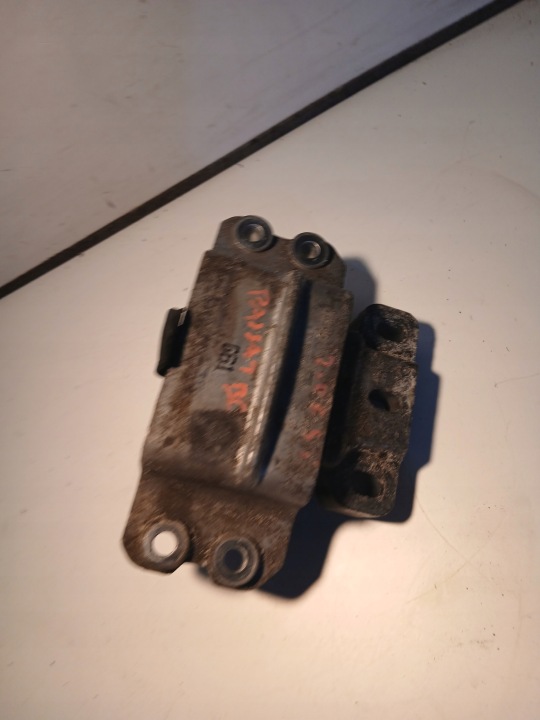 Moottorin kiinnike VW Passat B6 3C0199555P