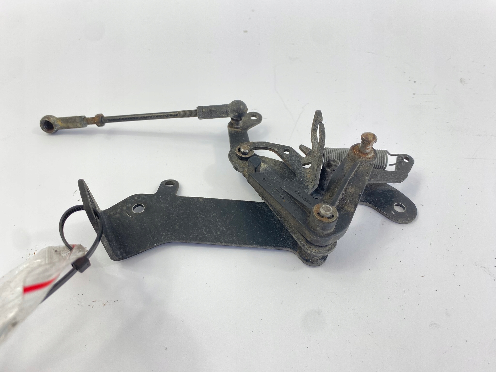 Mécanisme de liaison des gaz Mercedes W124 M111 image 3