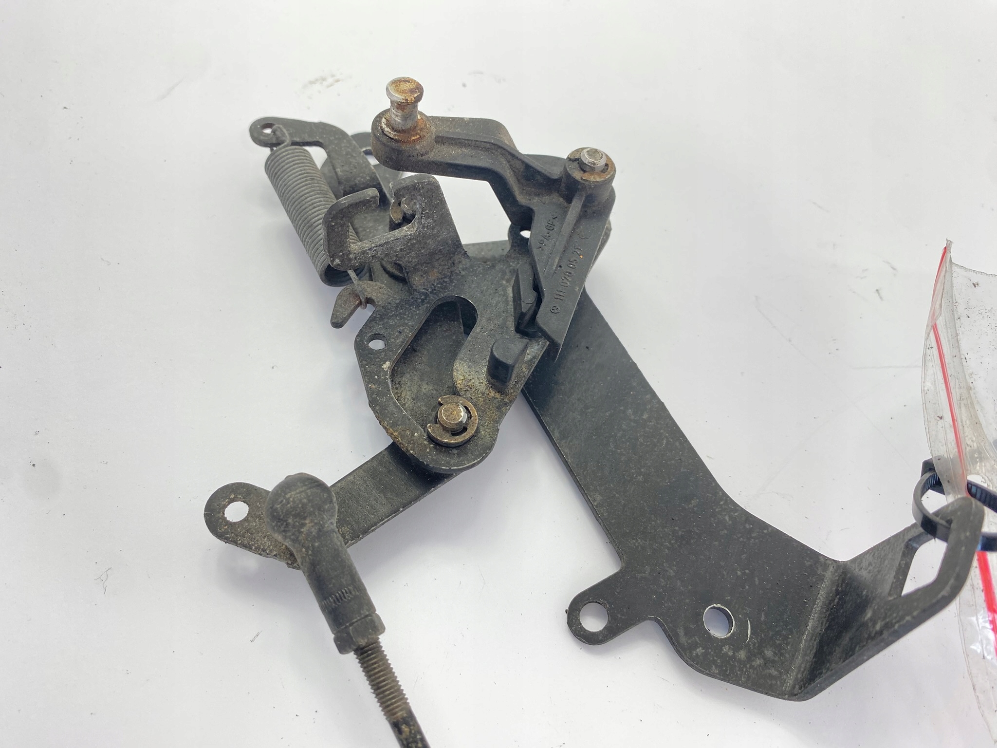 Mécanisme de liaison des gaz Mercedes W124 M111 image 9