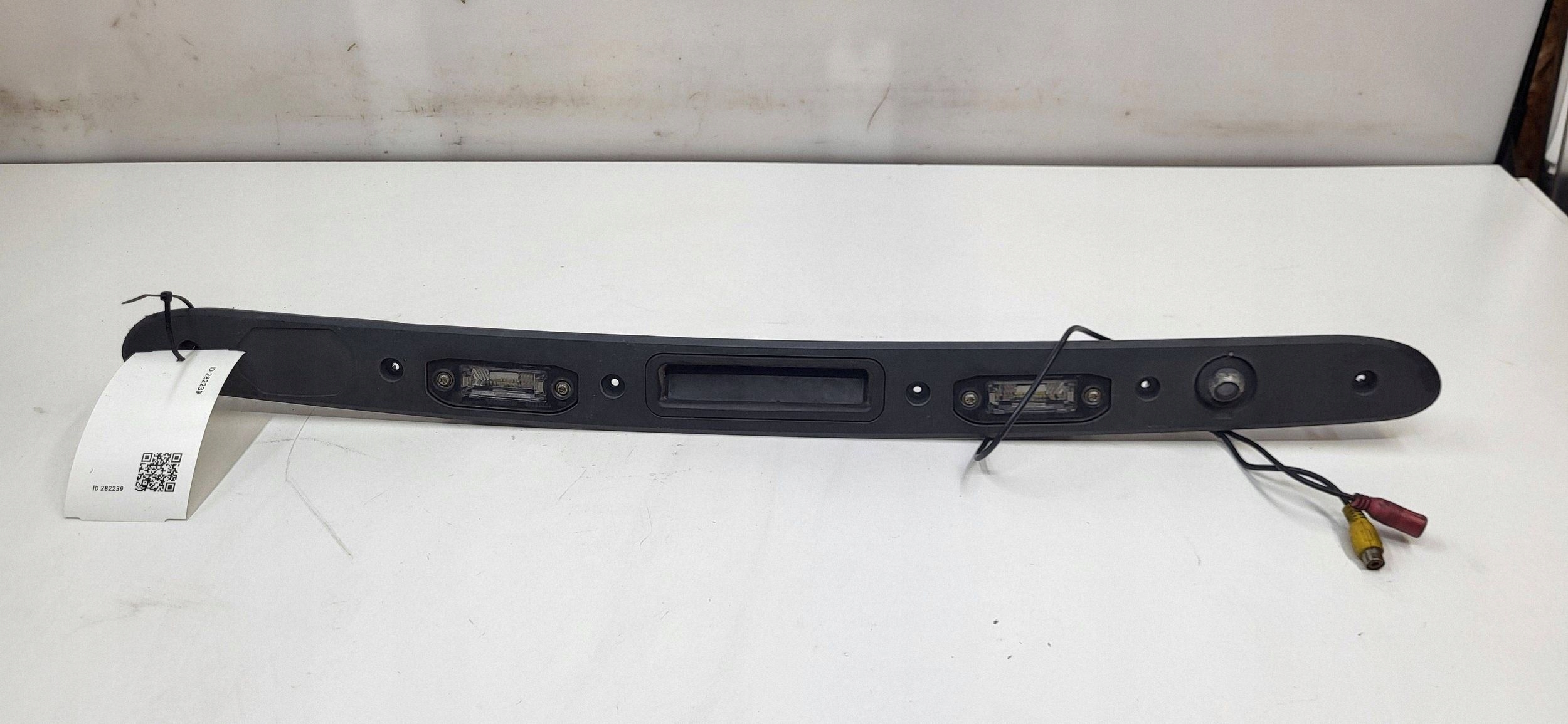 Volvo S60 II Elevador Maletero OEM 31391197 - Usado image 2