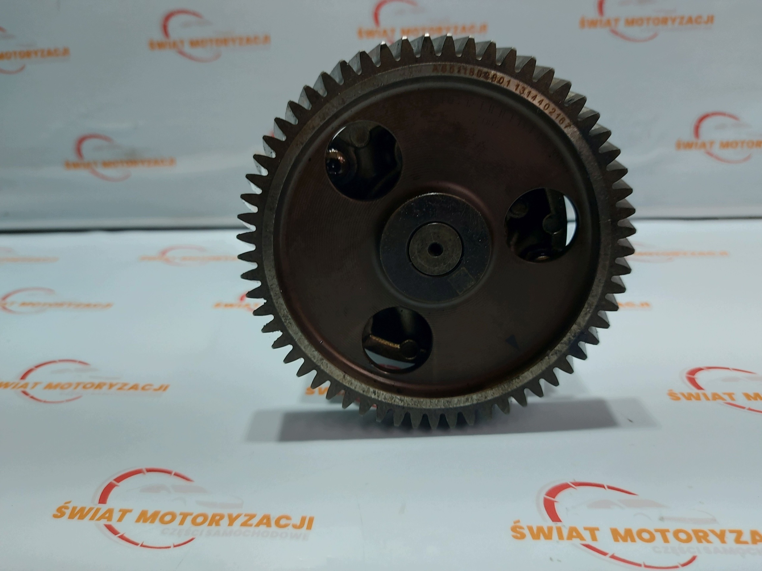 Mercedes Öljypumppu OEM 6511811801 - Käytetty