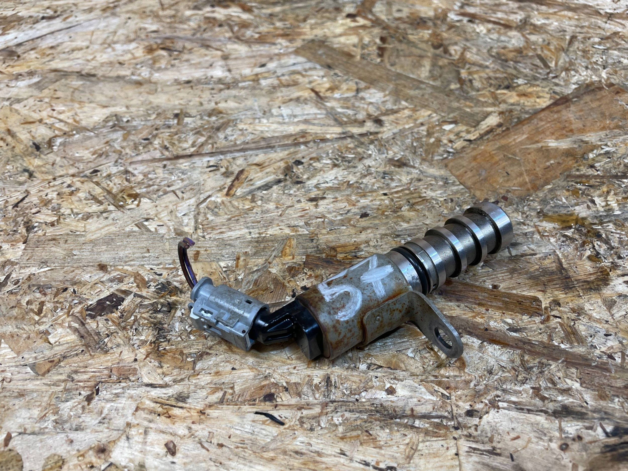OEM 12636524 Variable Valve Timing Solenoid image 2