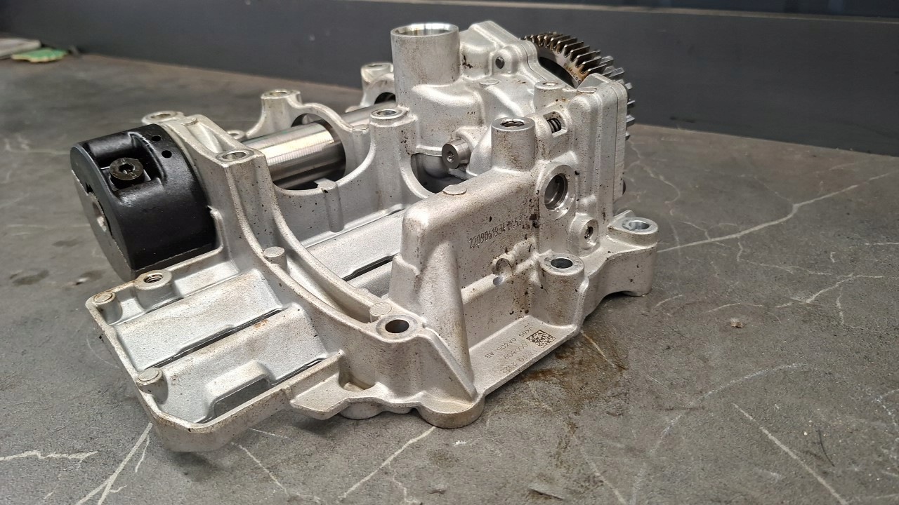 Oljepump Ford OE JX6G-6A305-AB - Begagnat skick image 5