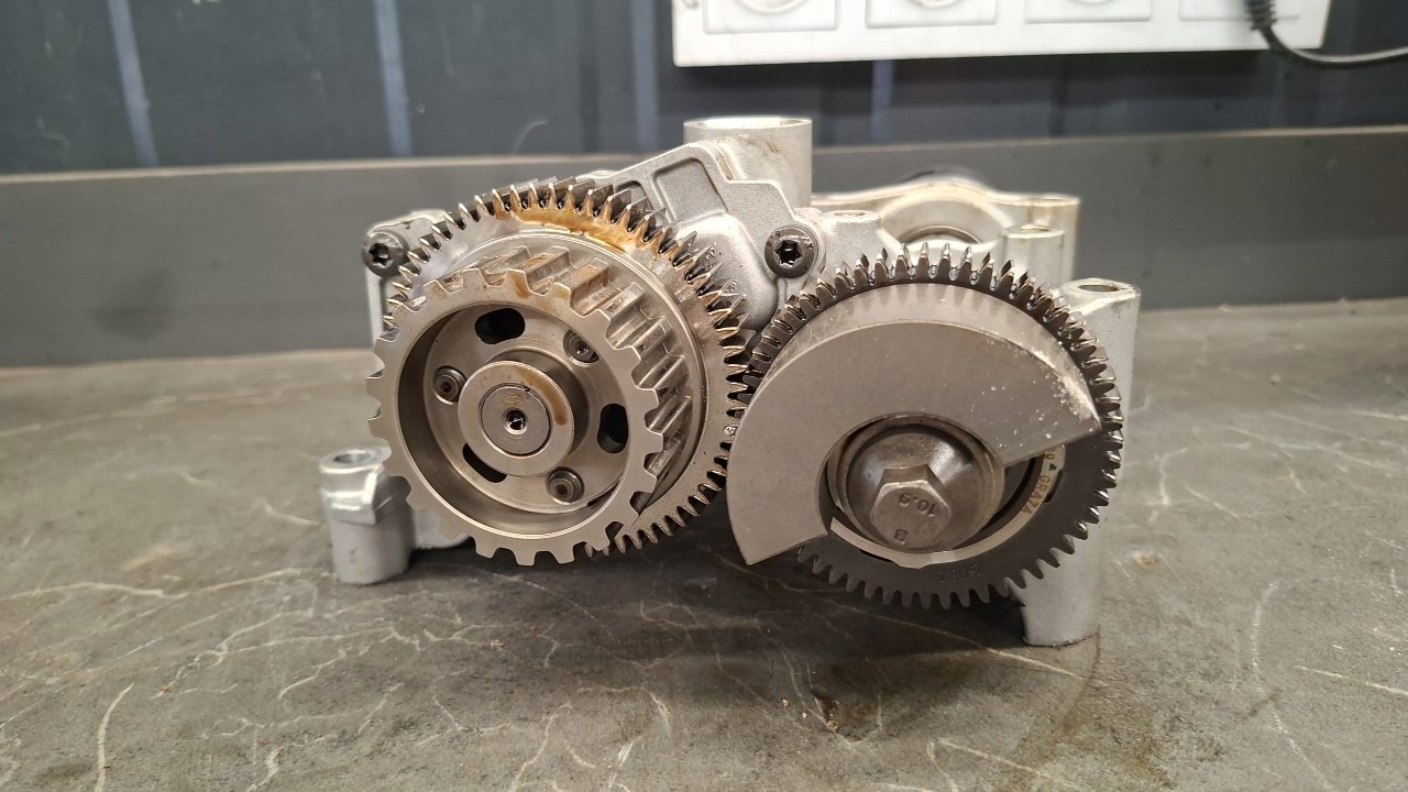 Oljepump Ford OE JX6G-6A305-AB - Begagnat skick image 6