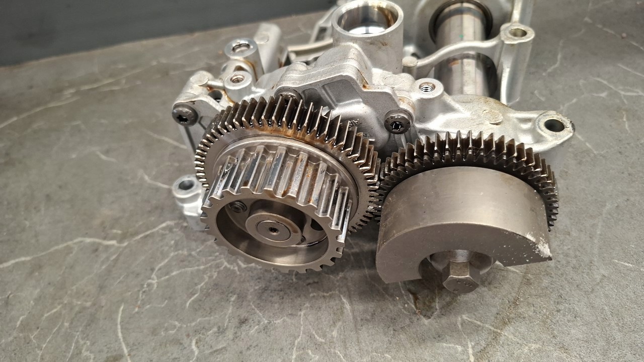 Oljepump Ford OE JX6G-6A305-AB - Begagnat skick image 7