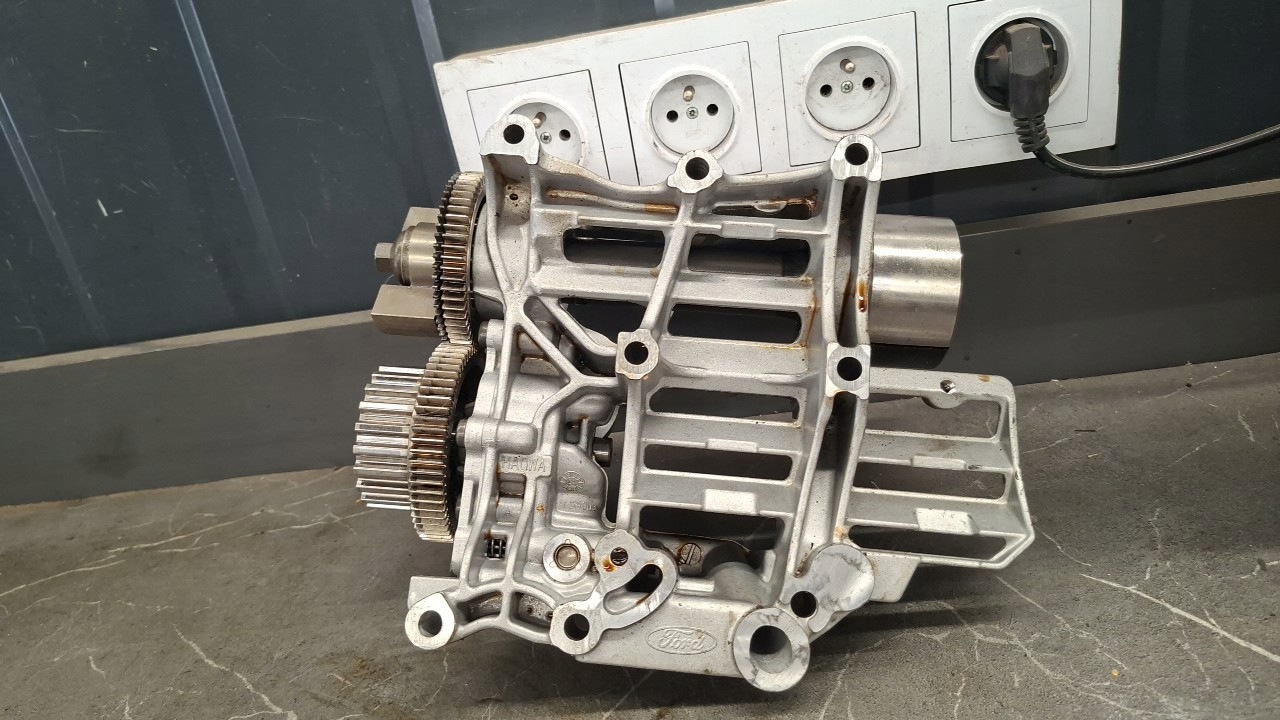 Oljepump Ford OE JX6G-6A305-AB - Begagnat skick image 8
