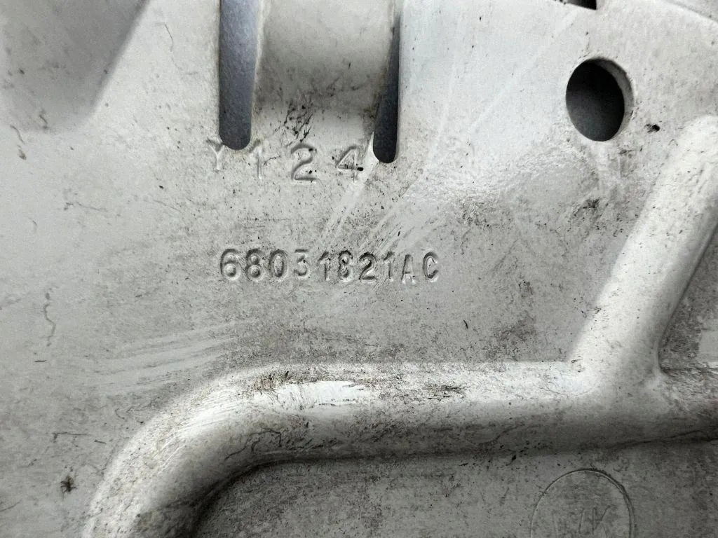 Jeep polttoainesäiliön kansi OEM 68031821AC - Käytetty