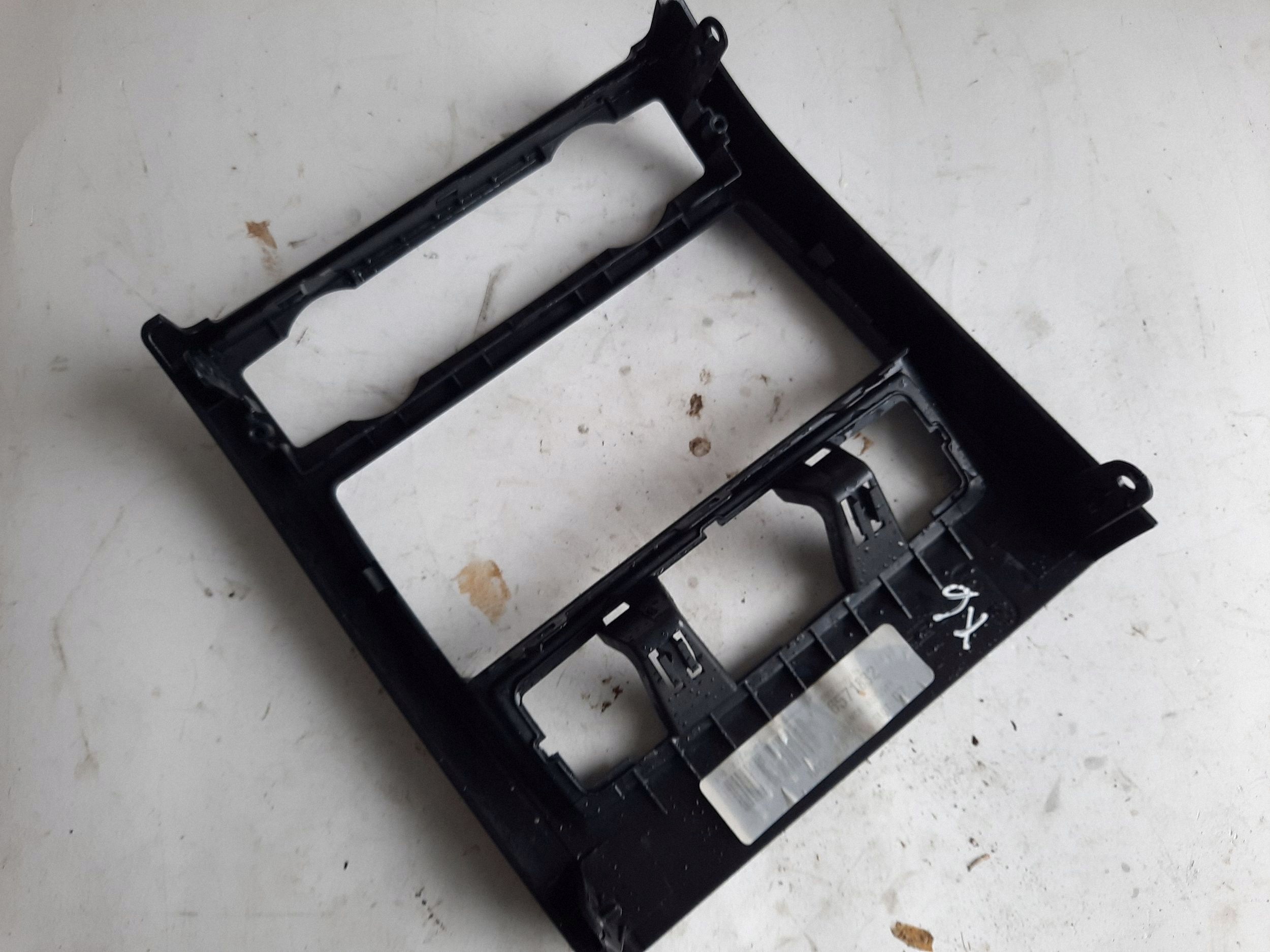 BMW X6 E71 5166954957 Taka tuhkakupin kehys