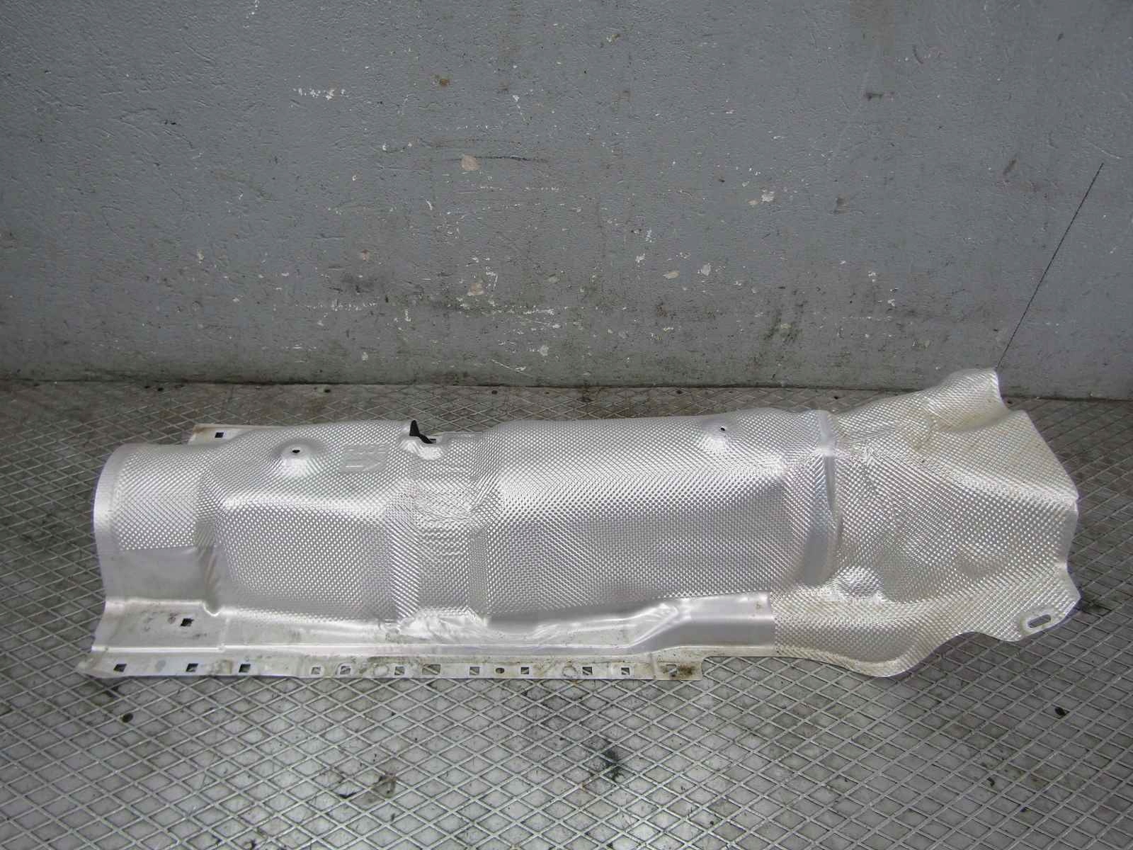 Mazda CX-30 21R cache thermique central capot image 2