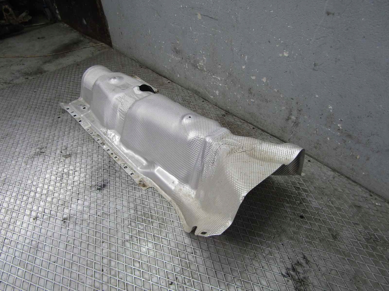 Mazda CX-30 21R cache thermique central capot image 3